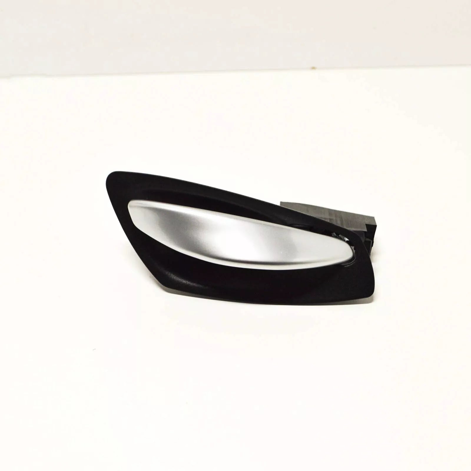 NEW BMW Z4 E85 INTERIOR LEFT SIDE DOOR HANDLE 51418040651 ORIGINAL