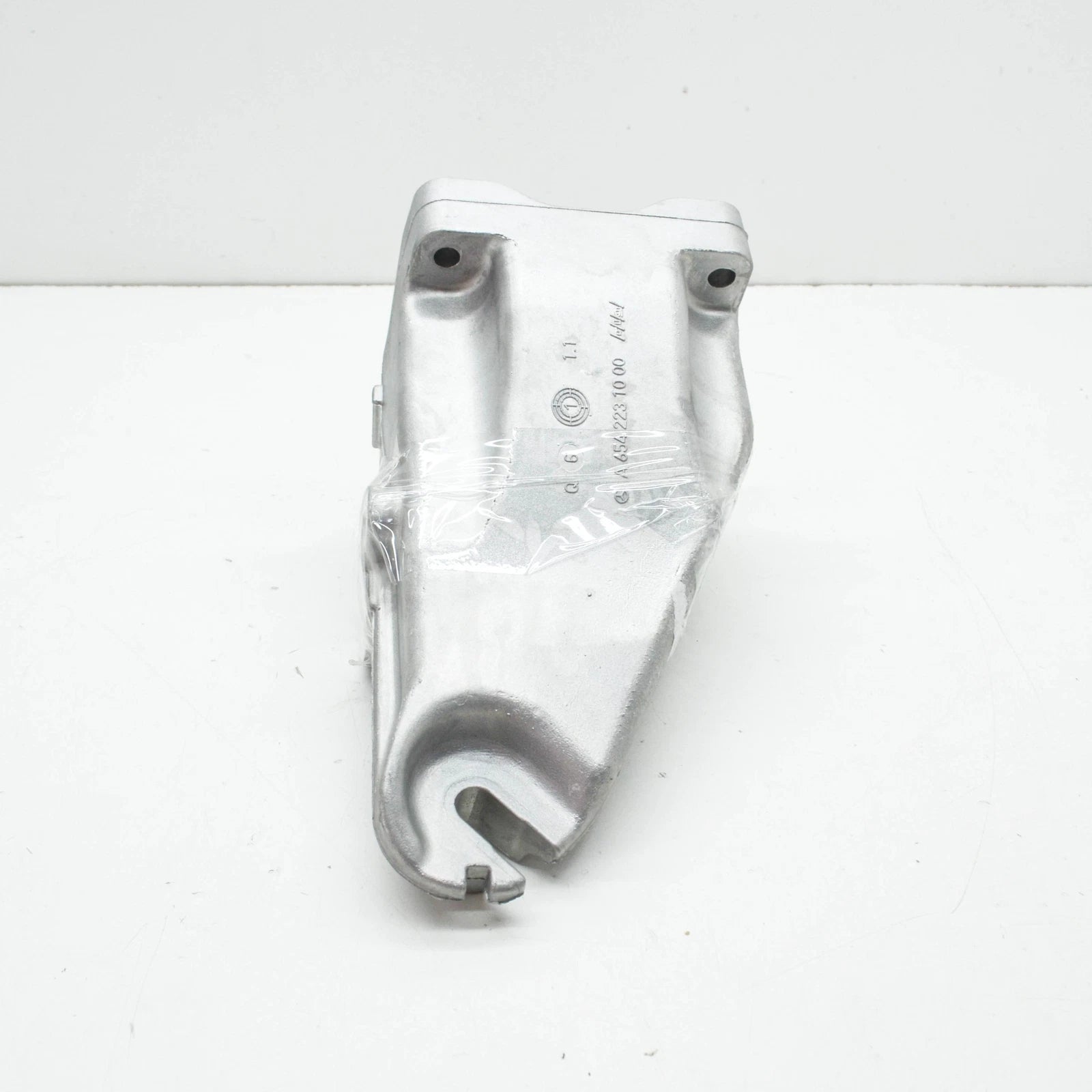 NEW MERCEDES-BENZ A W177 ENGINE BRACKET RIGHT SIDE A6542231000