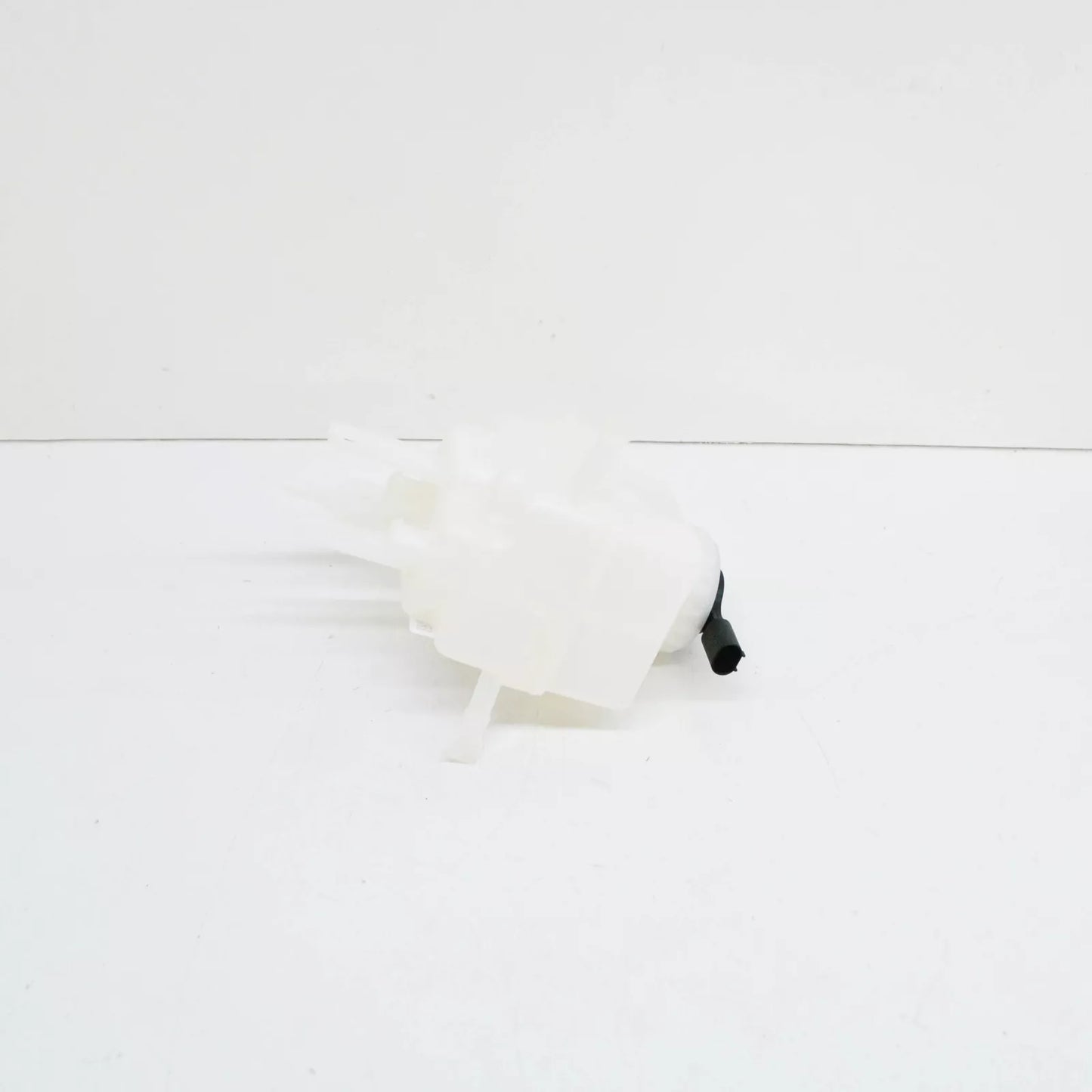 NEW BMW 7 E65 BRAKE FLUID EXPANSION TANK RESERVOIR 34326758848 735I ORIGINAL