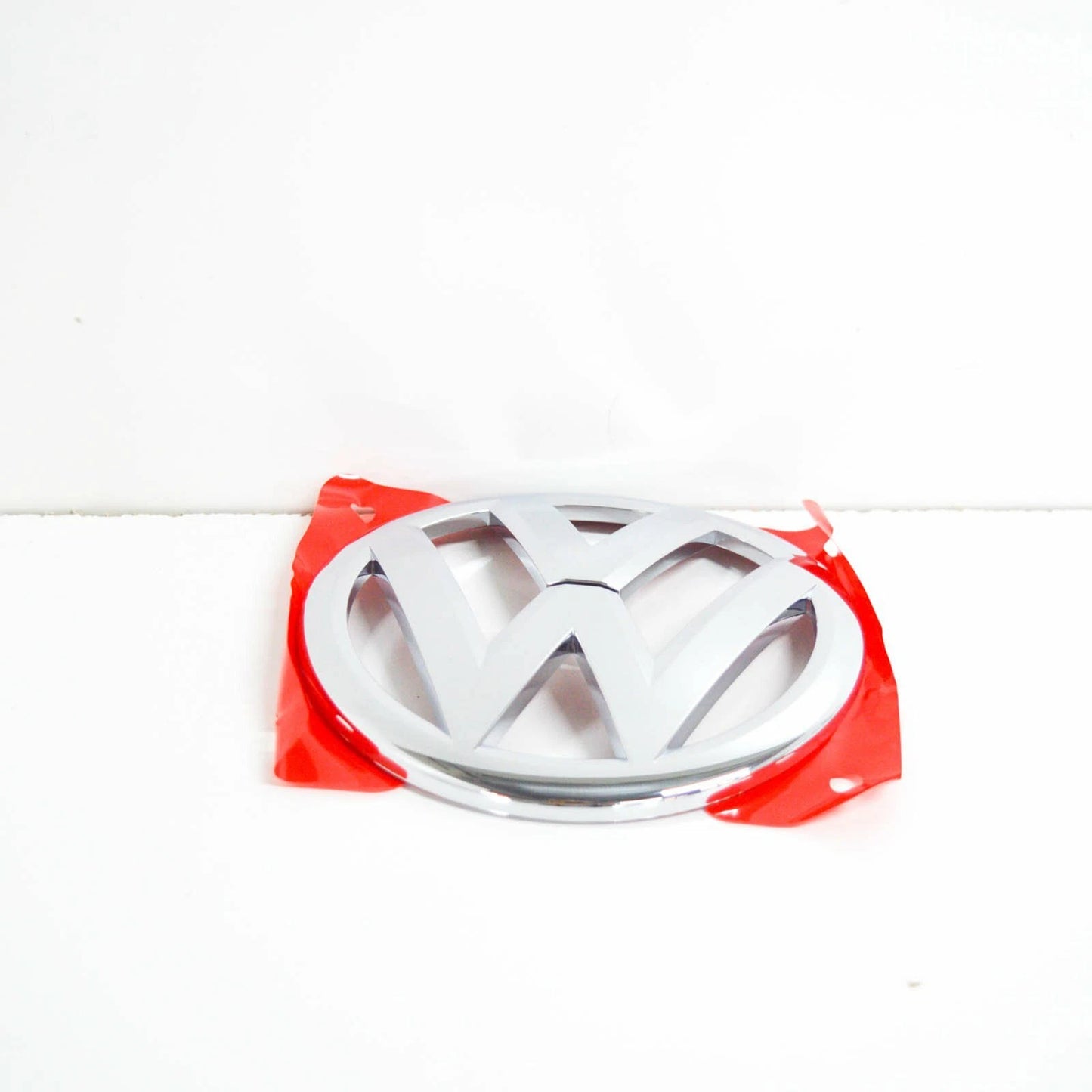 NEW VOLKSWAGEN BEETLE A5 BONNET EMBLEM BADGE 5C5853600A