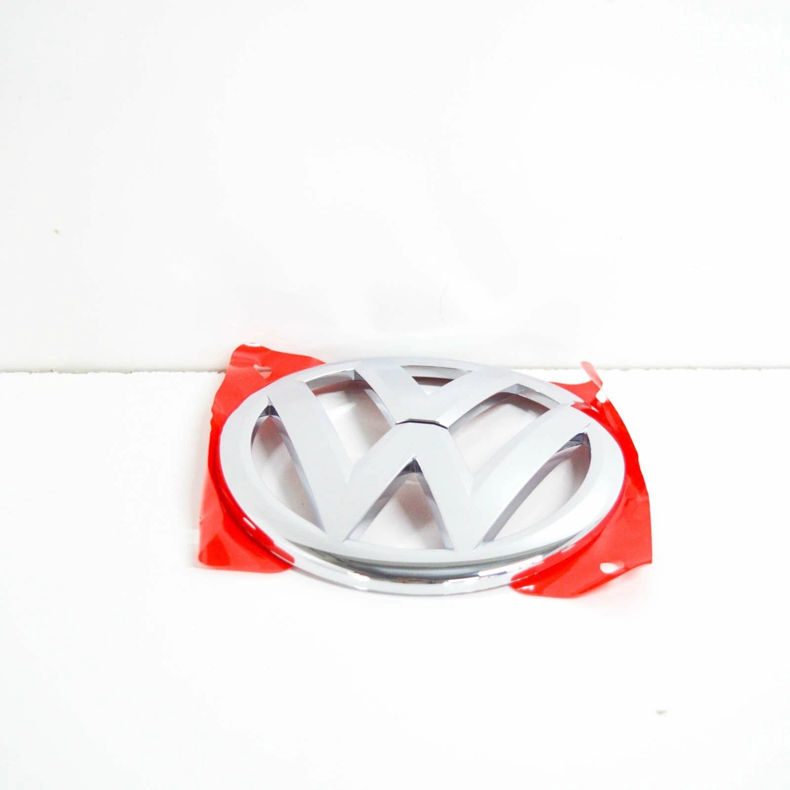 NEW VOLKSWAGEN BEETLE A5 BONNET EMBLEM BADGE 5C5853600A