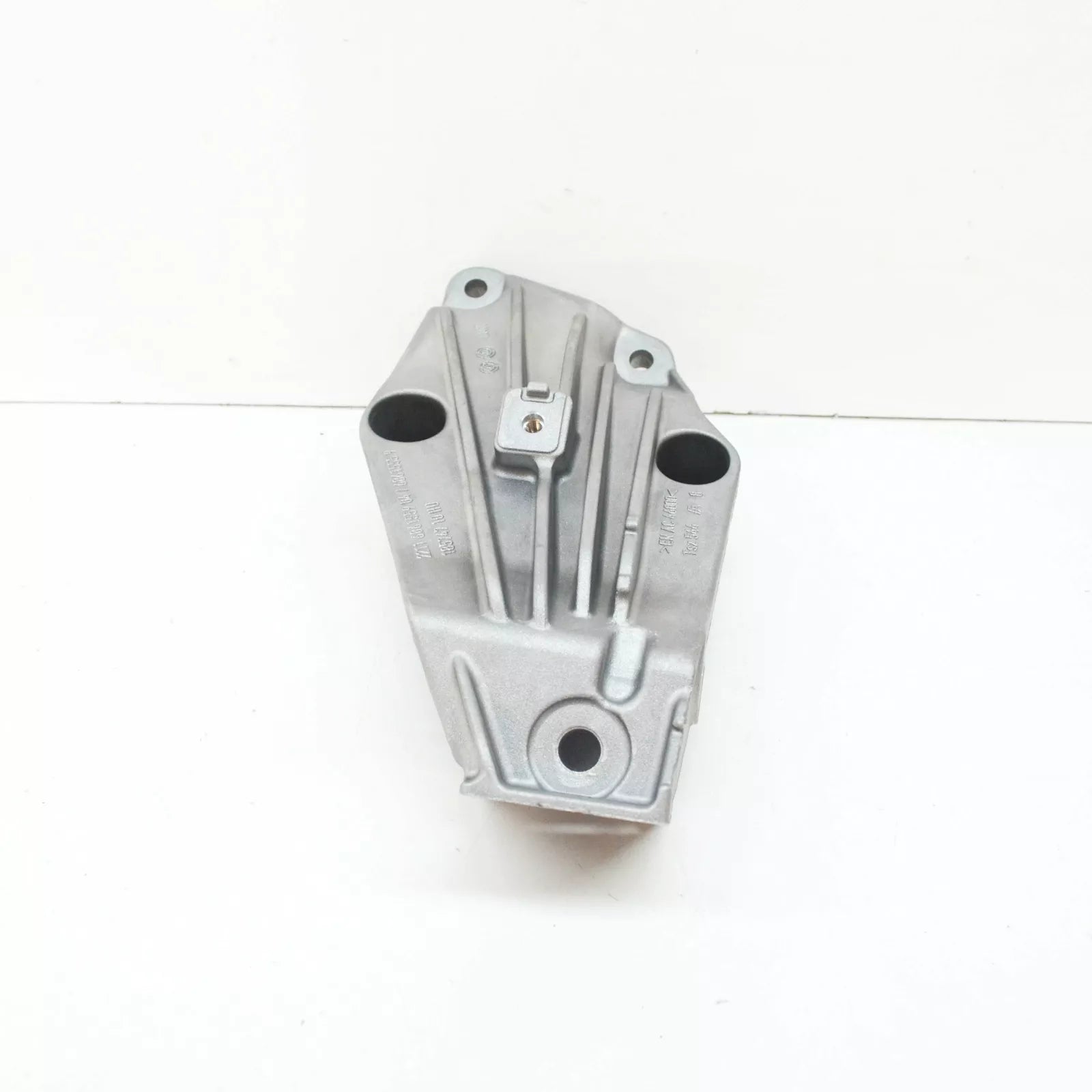 NEW BMW 5 G30 LEFT SIDE ENGINE BRACKET MOUNT 22116861555 6861555 ORIGINAL