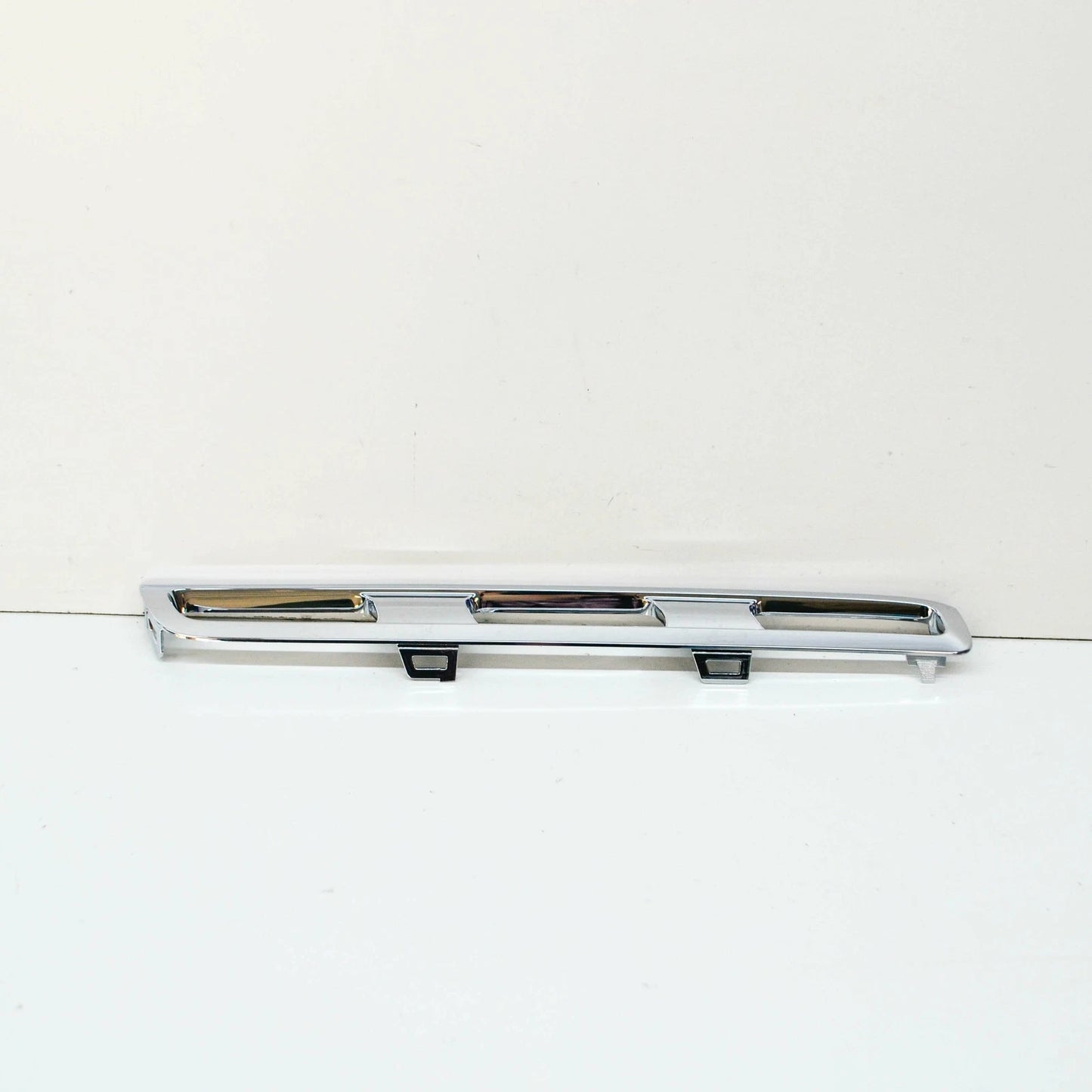 NEW MERCEDES-BENZ GLA H247 FRONT RIGHT BUMPER GRILLE MOLDING A2478884600