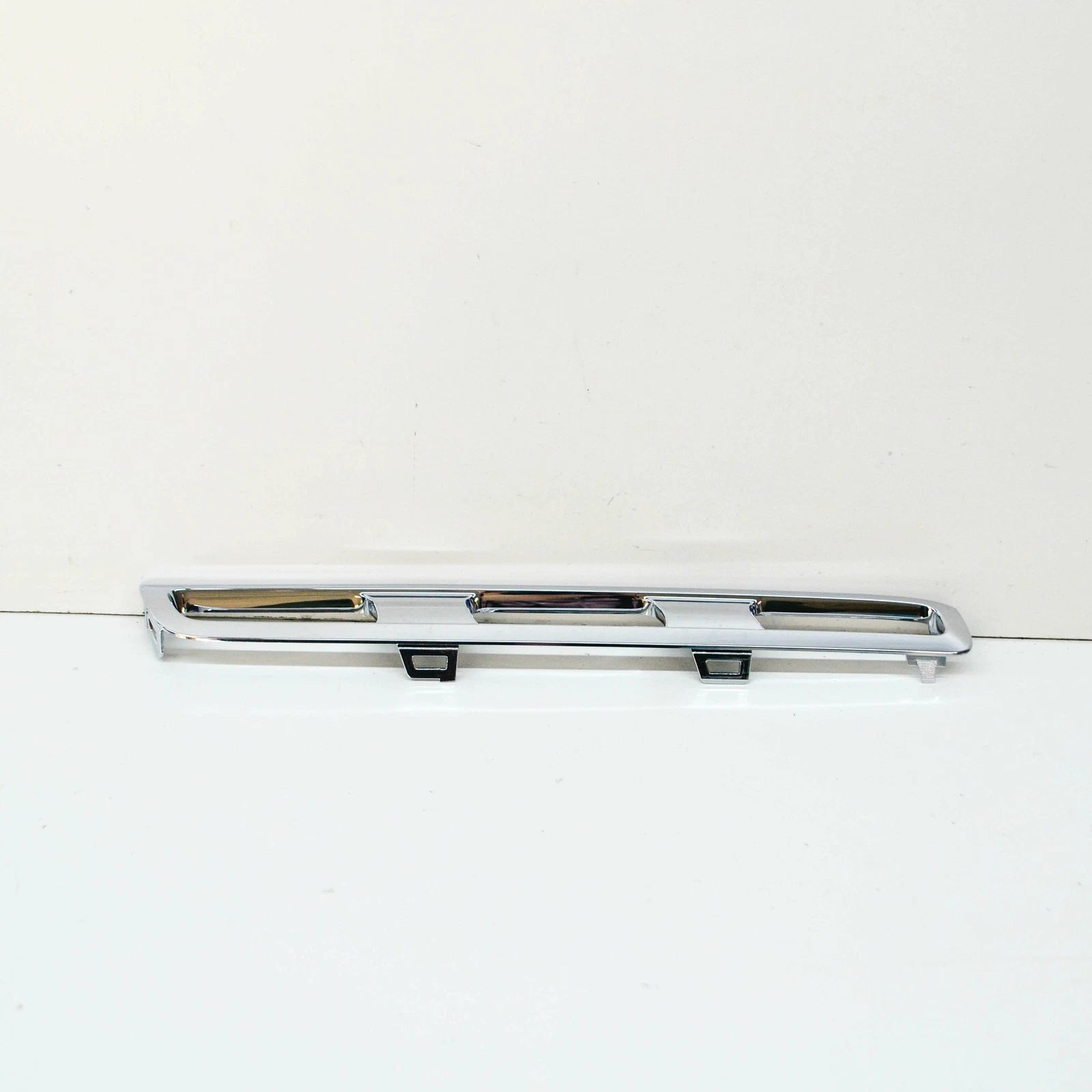 NEW MERCEDES-BENZ GLA H247 FRONT RIGHT BUMPER GRILLE MOLDING A2478884600