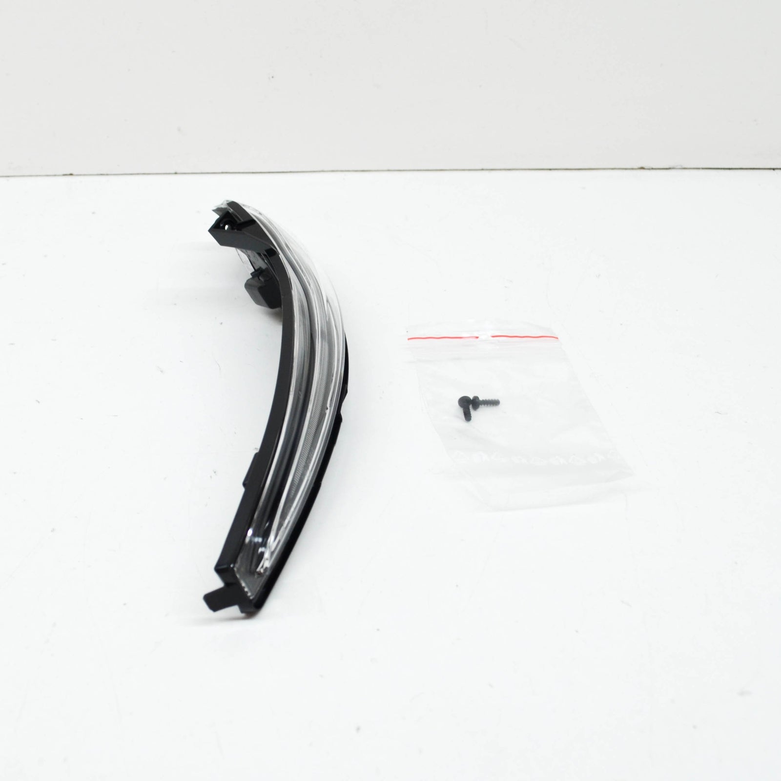 NEW MB E-CLASS W213 LEFT WING MIRROR TURN INDICATOR A0999064701 2017 ORIGINAL