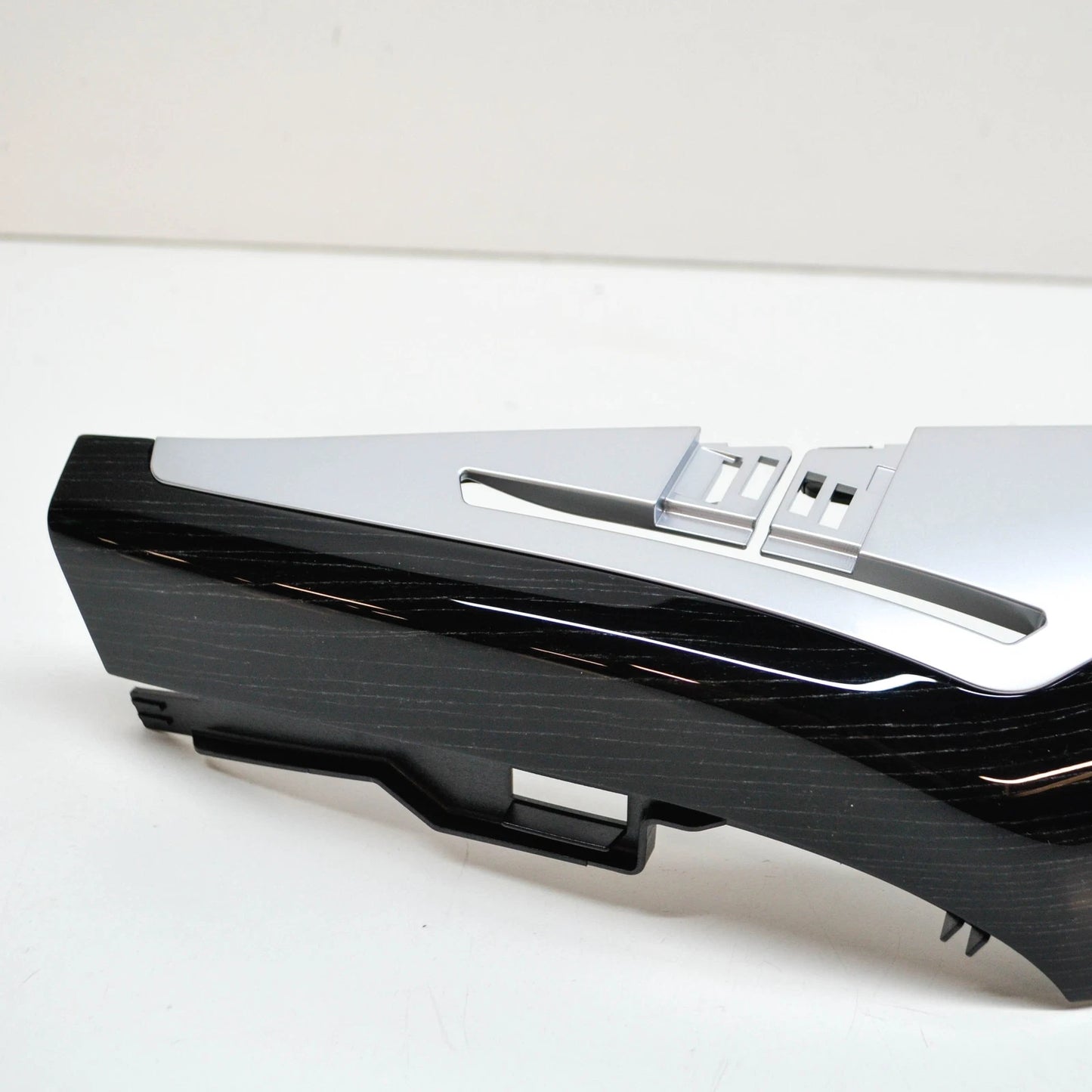 NEW BMW 7 G11 G12 RIGHT INTERIOR SEAT BELT COVER 51468067710 ORIGINAL