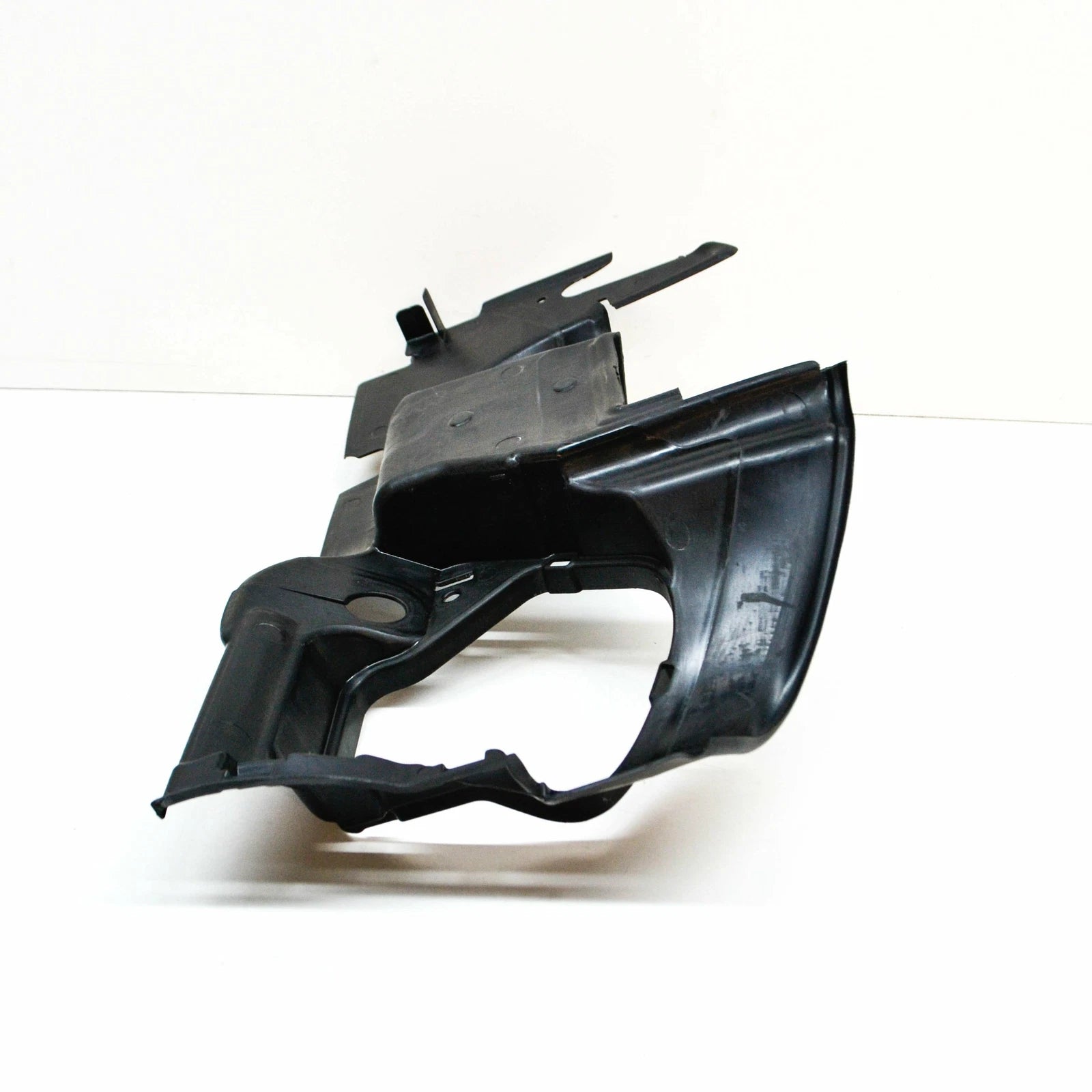 NEW BMW M6 E63 COUPE FRONT ENGINE RIGHT AIR DUCT 51747898210 ORIGINAL