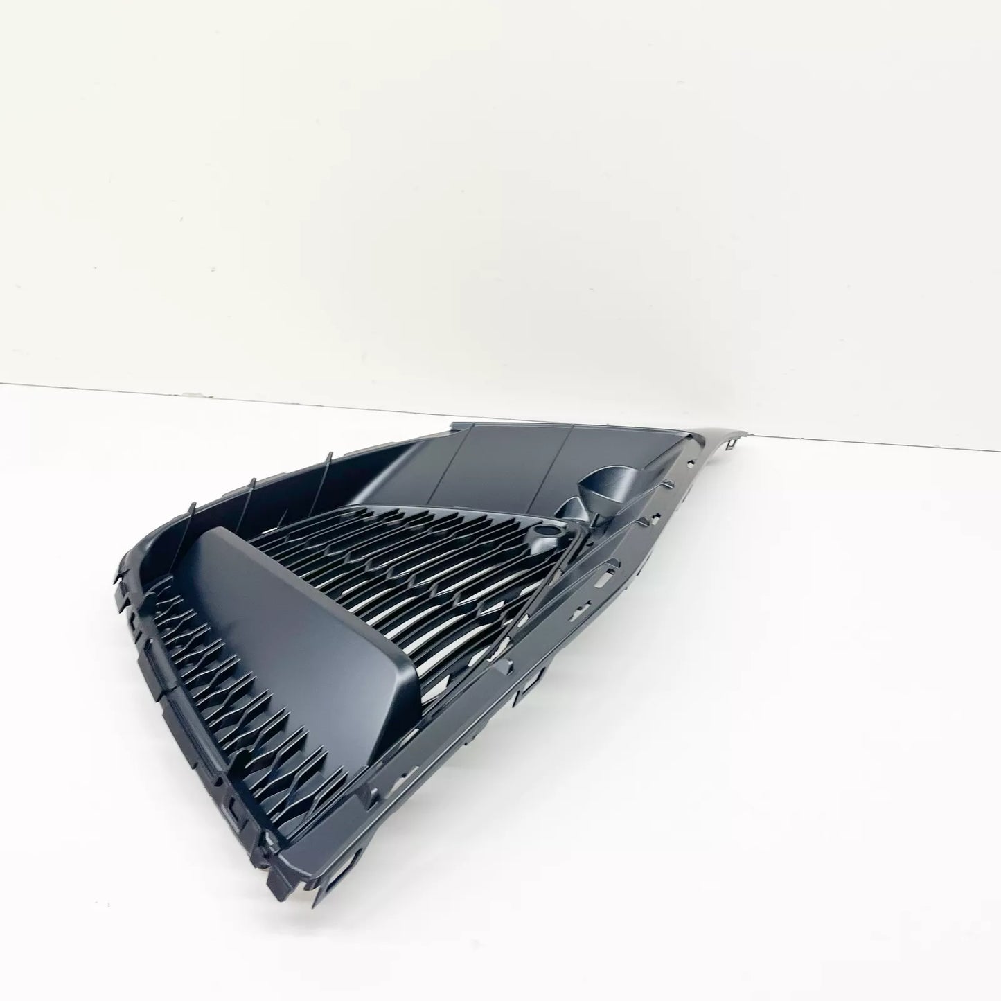 NEW AUDI Q8 4M FRONT RIGHT AIR GUIDE GRILLE 4M8807682ARU6