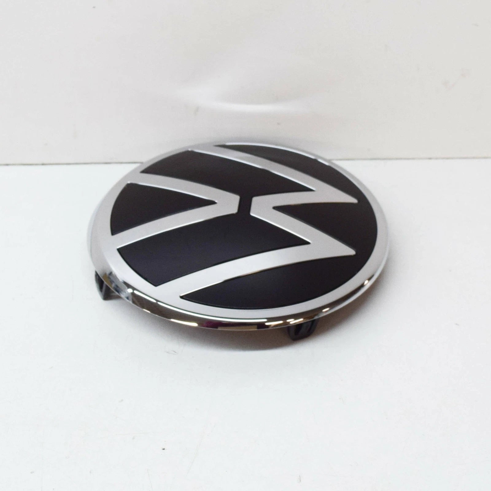 NEW VOLKSWAGEN ARTEON FRONT VW EMBLEM BADGE 5H0853601DDPJ