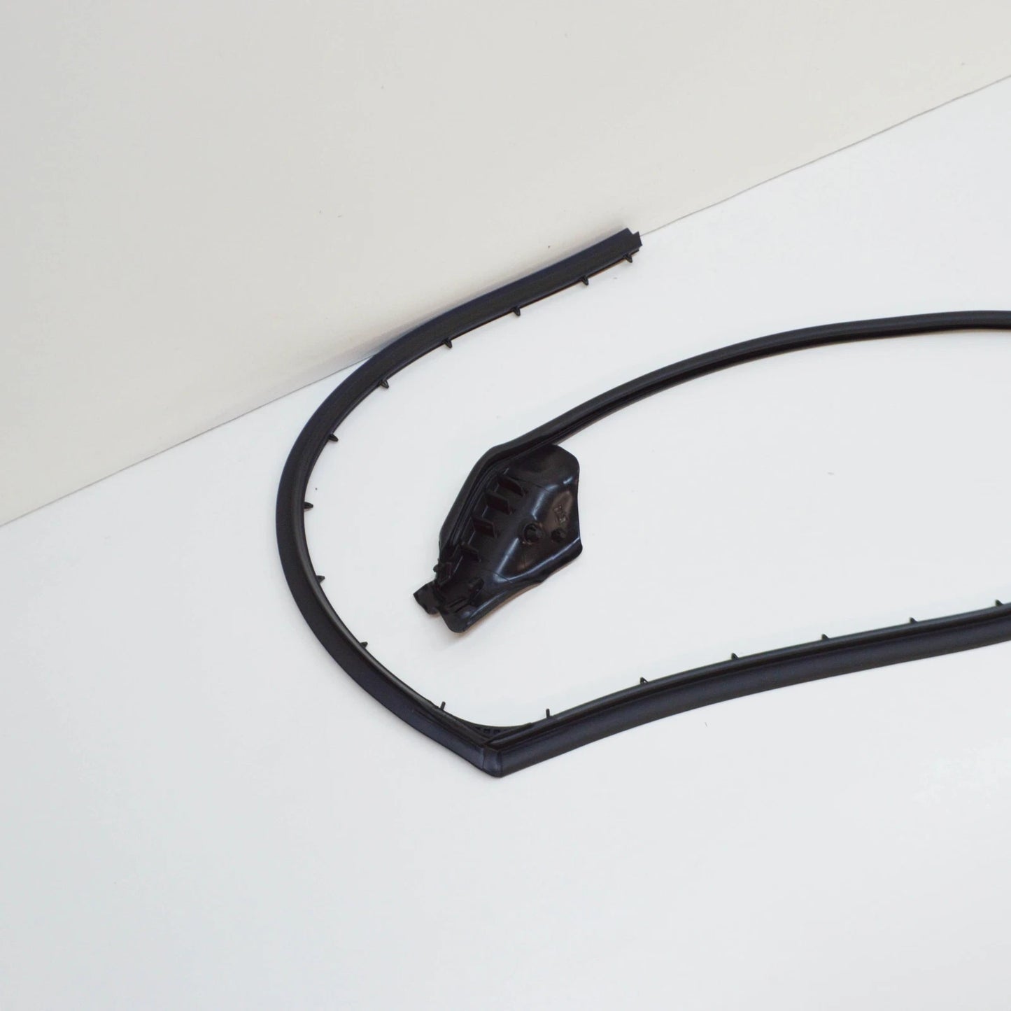 NEW AUDI A8 4H REAR RIGHT OUTER DOOR SEAL RUBBER 4H4839718C ORIGINAL