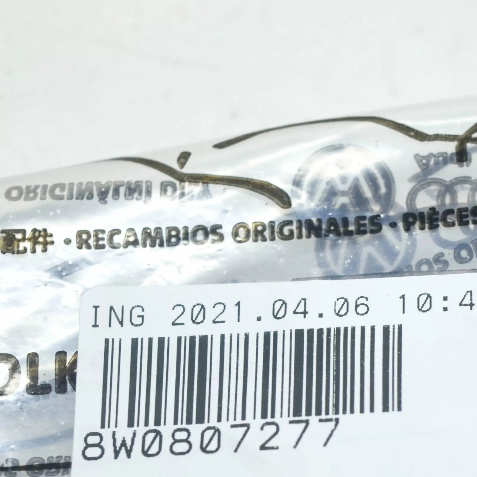 NEW AUDI A4 B9 FRONT BUMPER COVER BRACKET 8W0807277 ORIGINAL