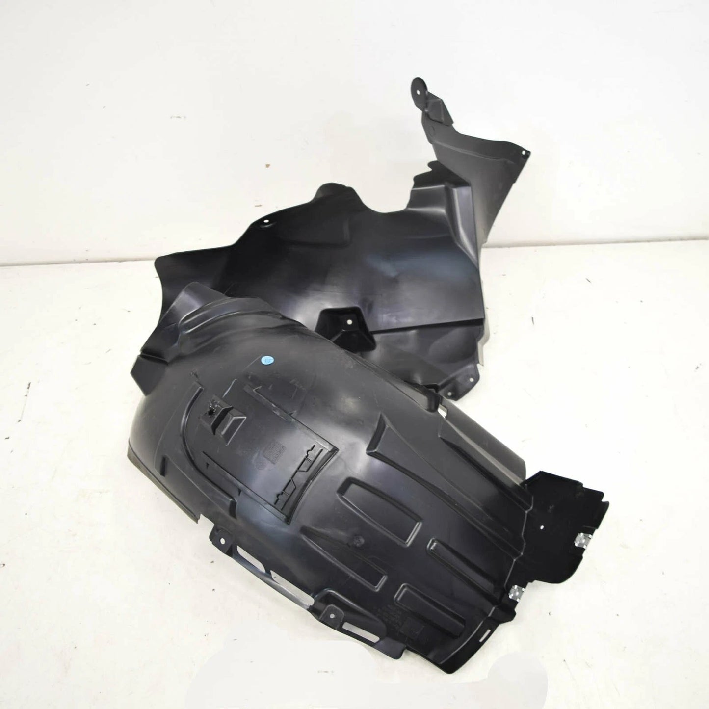 NEW MB A-CLASS W176 FRONT RIGHT WHEEL MUD SPLASH GUARD A2466900200 ORIGINAL