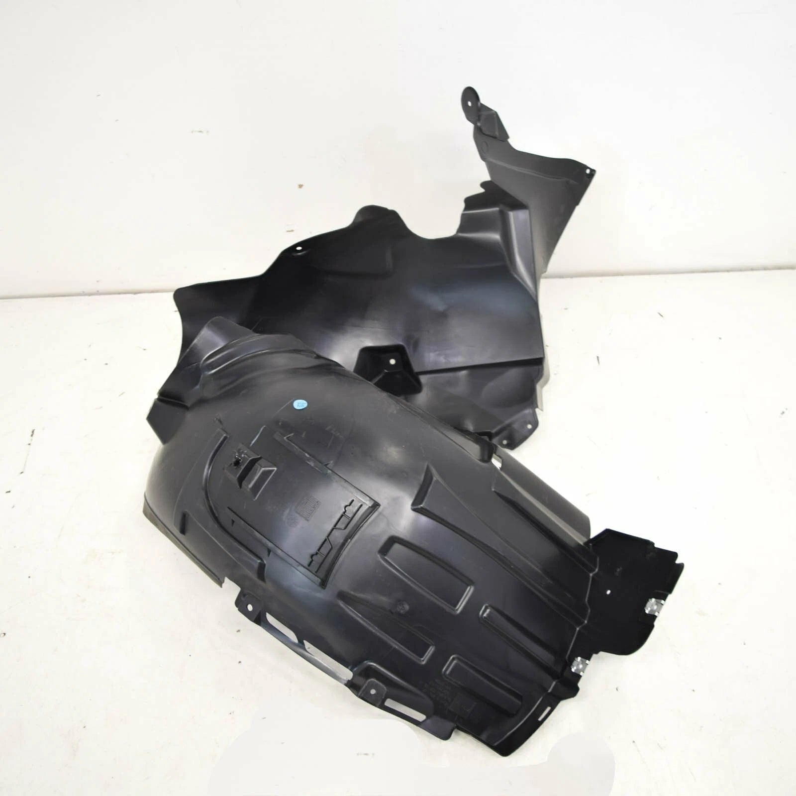 NEW MB A-CLASS W176 FRONT RIGHT WHEEL MUD SPLASH GUARD A2466900200 ORIGINAL