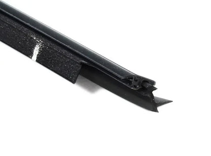 NEW BMW 7 E38 WINDSHIELD MOULDING RIGHT SEAL 51318125890 8125890 ORIGINAL