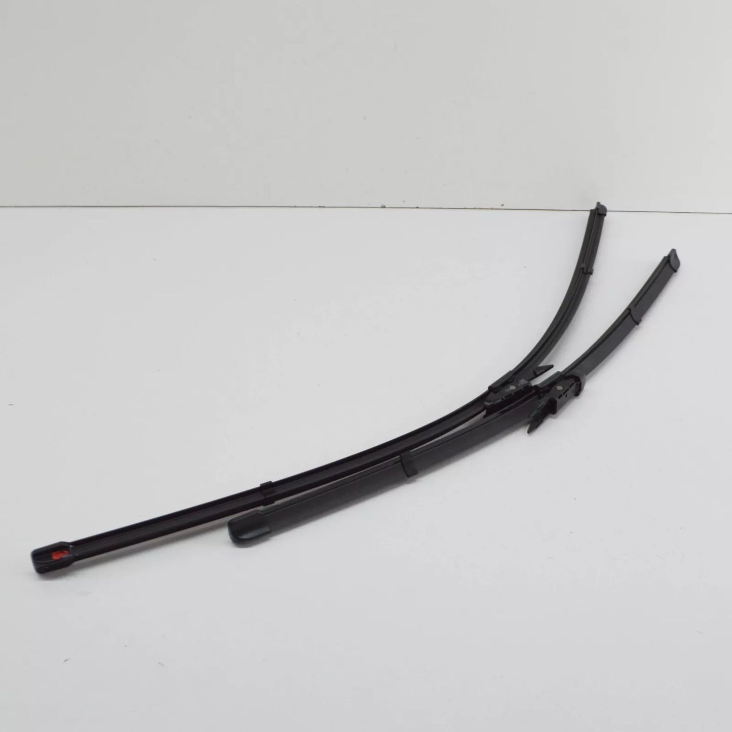 NEW MERCEDES-BENZ ML W164 WINDSHIELD WIPER BLADE LHD A2518200100 ORIGINAL