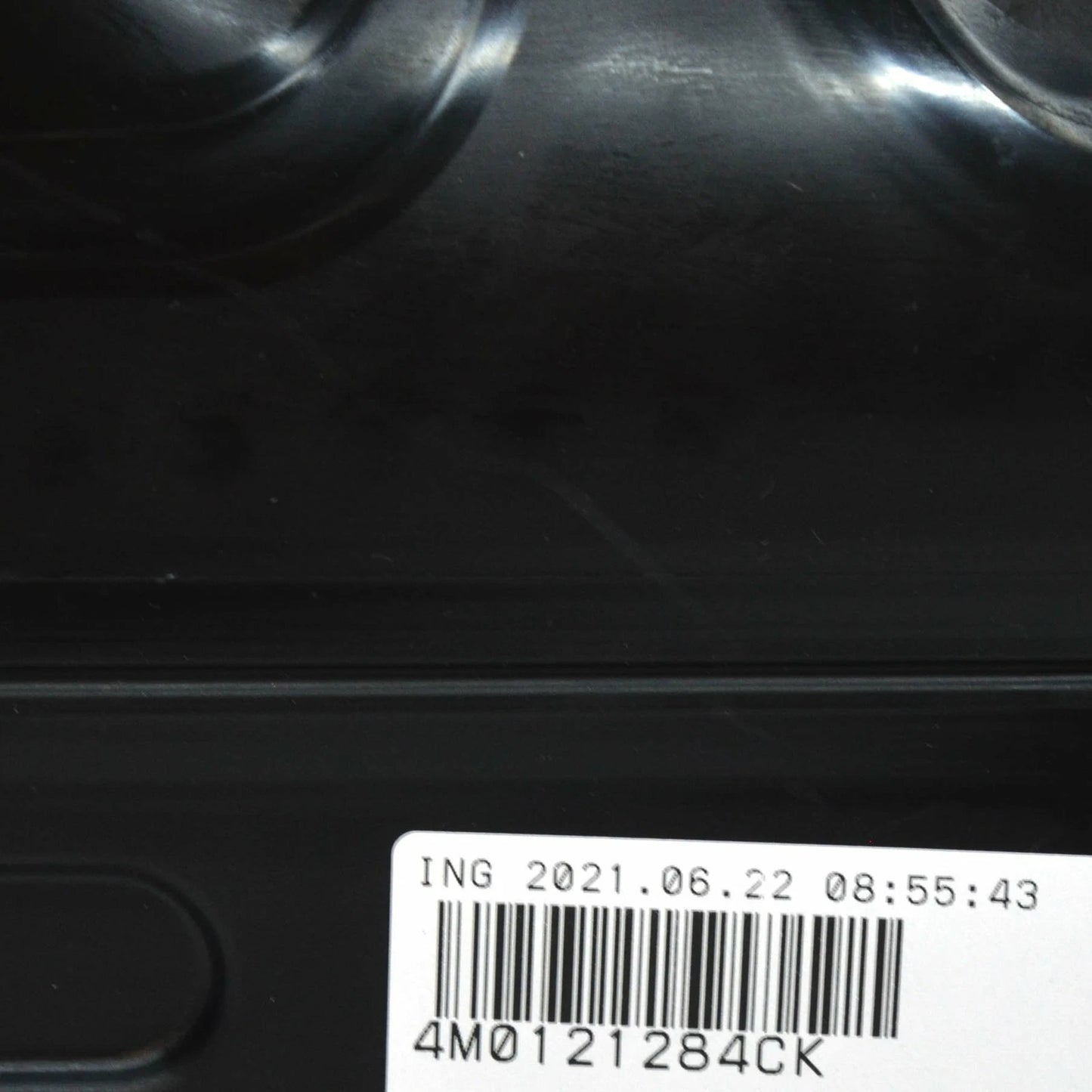 NEW AUDI Q7 4M RIGHT AIR GUIDE 4M0121284CK ORIGINAL