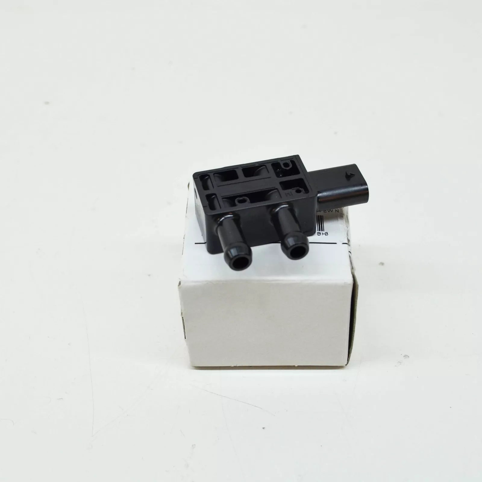 NEW BMW 1 F21 DPF PRESSURE SENSOR 13628570686 ORIGINAL