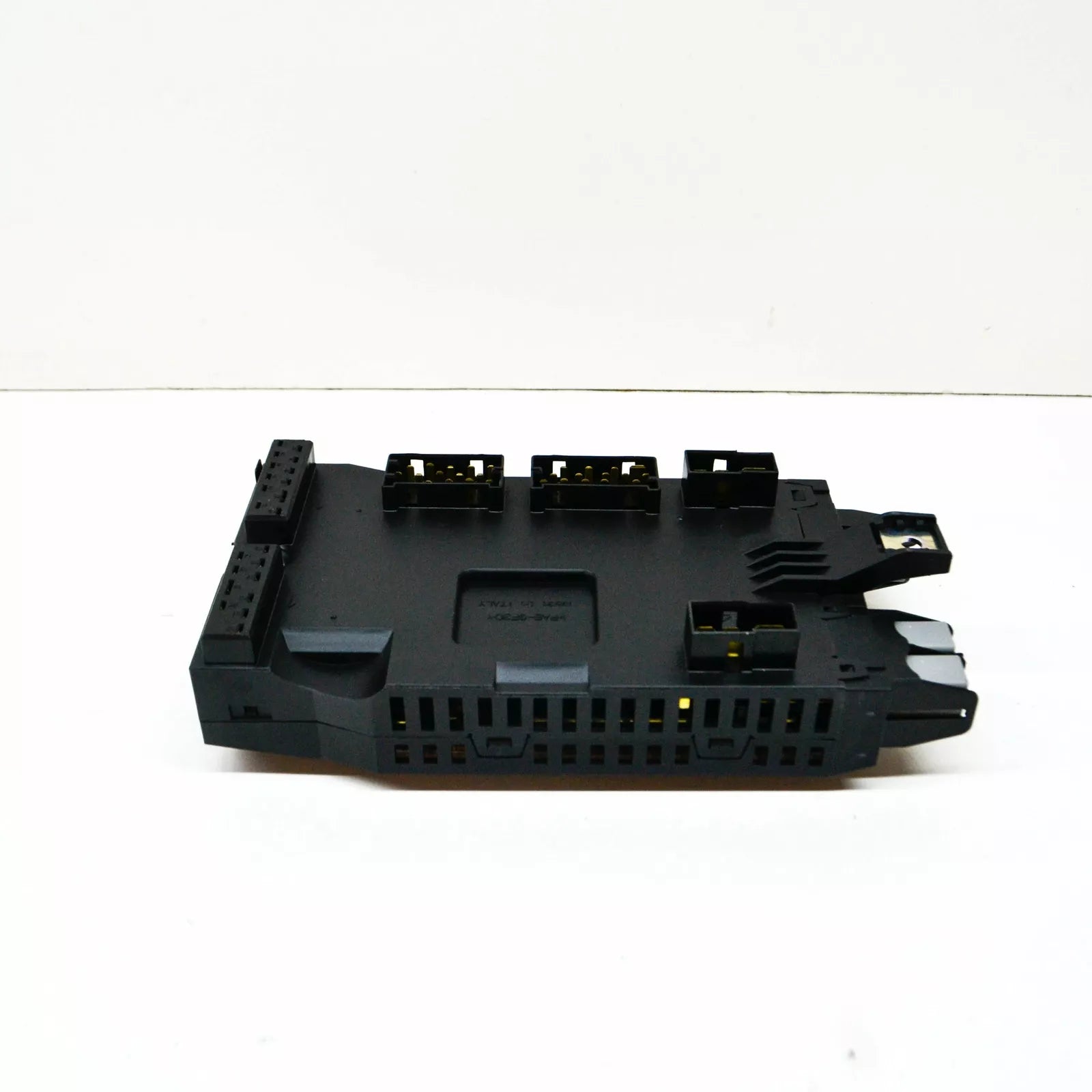 NEW MERCEDES-BENZ SPRINTER W905 FUSE BOX A9015400150