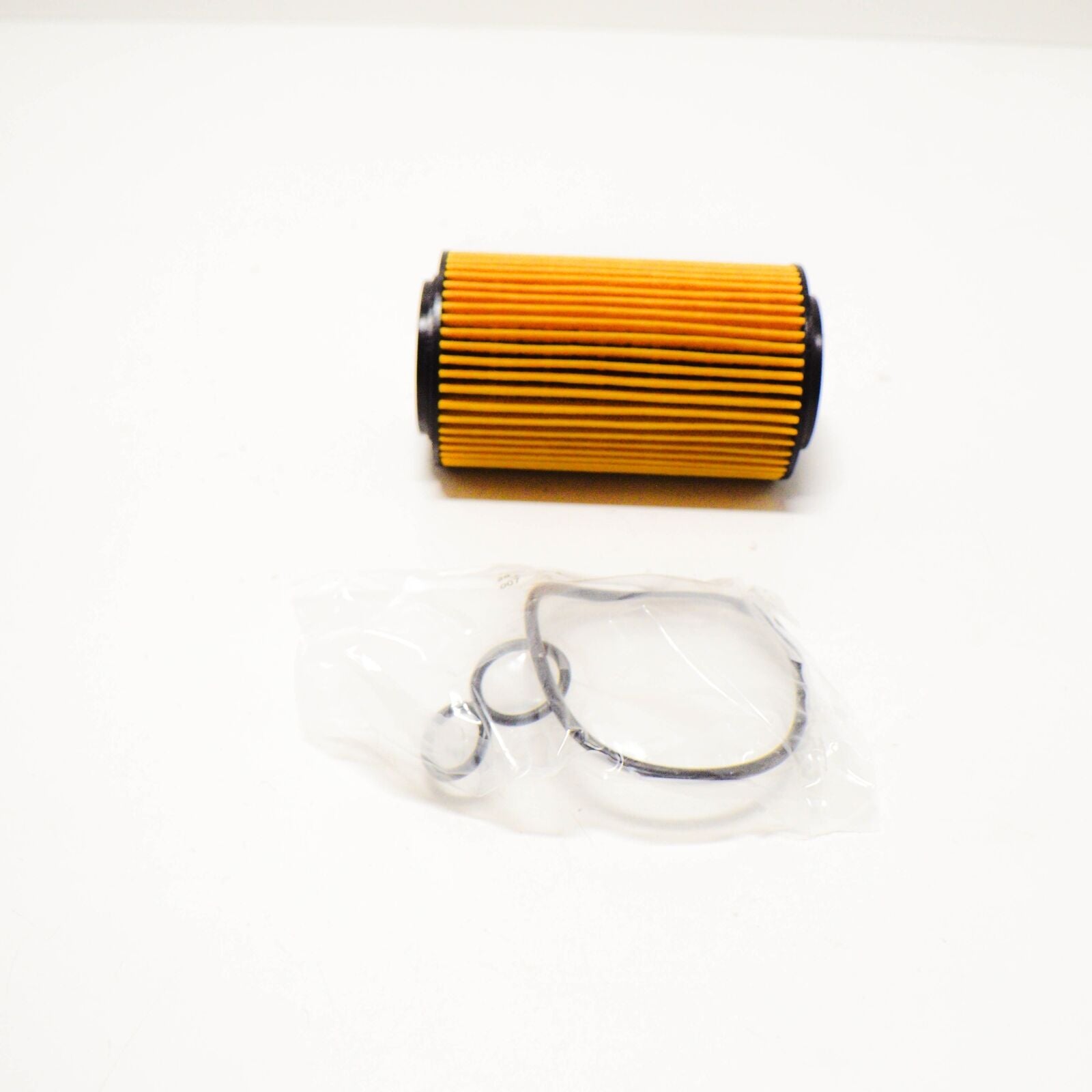 NEW MERCEDES-BENZ E-CLASS W212 ENGINE OIL FILTER A6511800109 2010 ORIGINAL