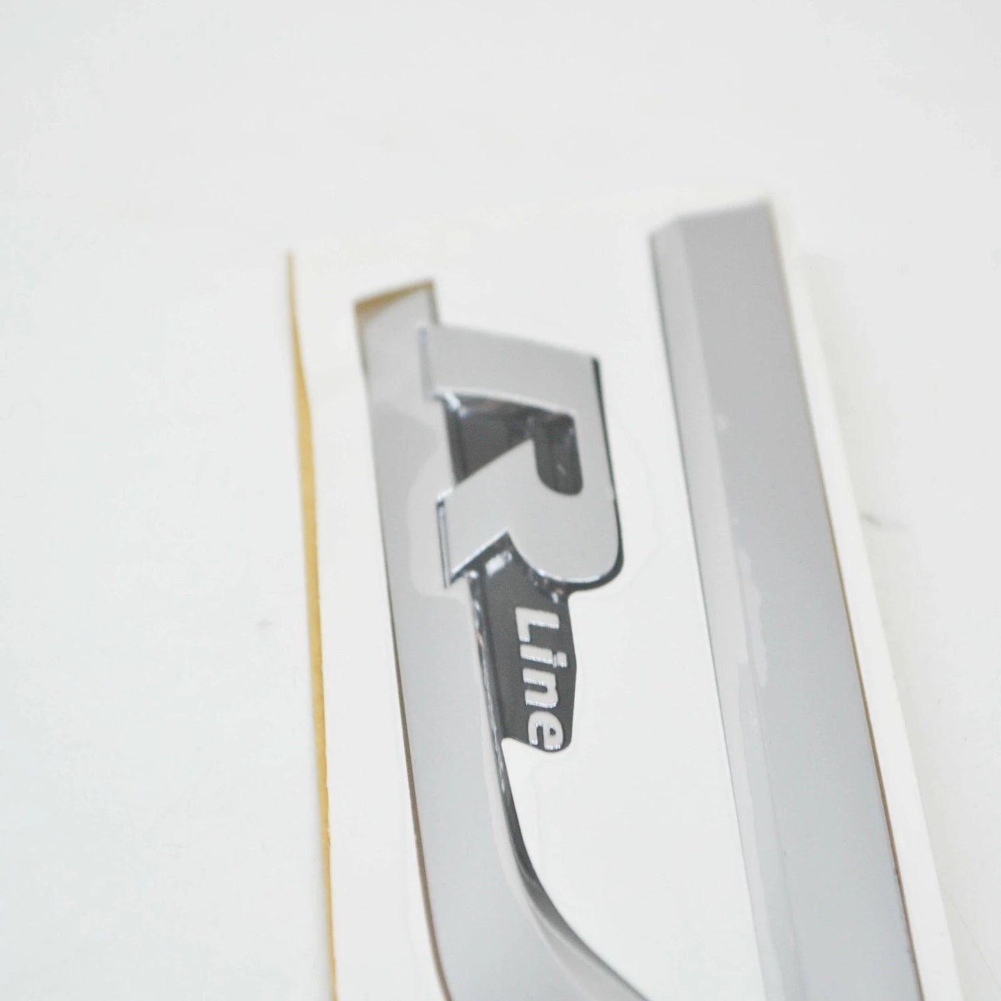 NEW VW TIGUAN AD MK2 FRONT RIGHT FENDER BADGE 'R-LINE' 5NA853688BDPJ