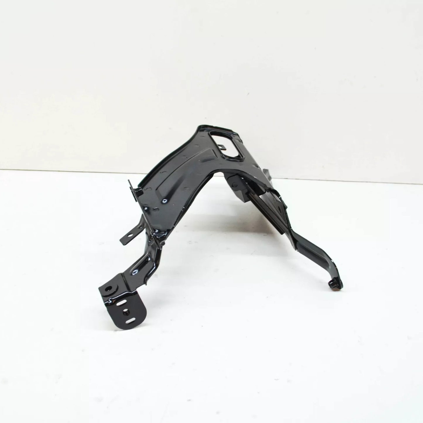 NEW AUDI A6 C8 FRONT RIGHT FENDER HOLDER BRACE 4K0821132