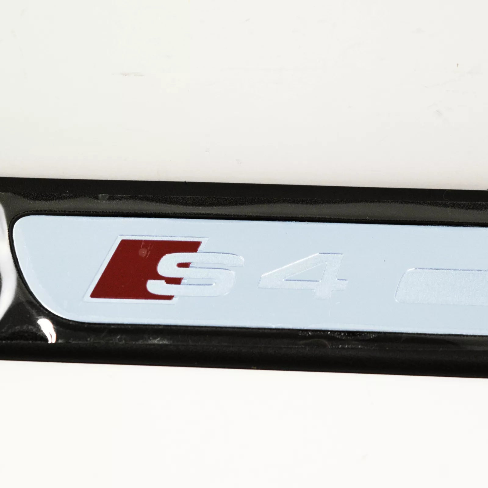 NEW AUDI A4 B8 REAR RIGHT DOOR SILL PLATE 8K0853376A01C ORIGINAL