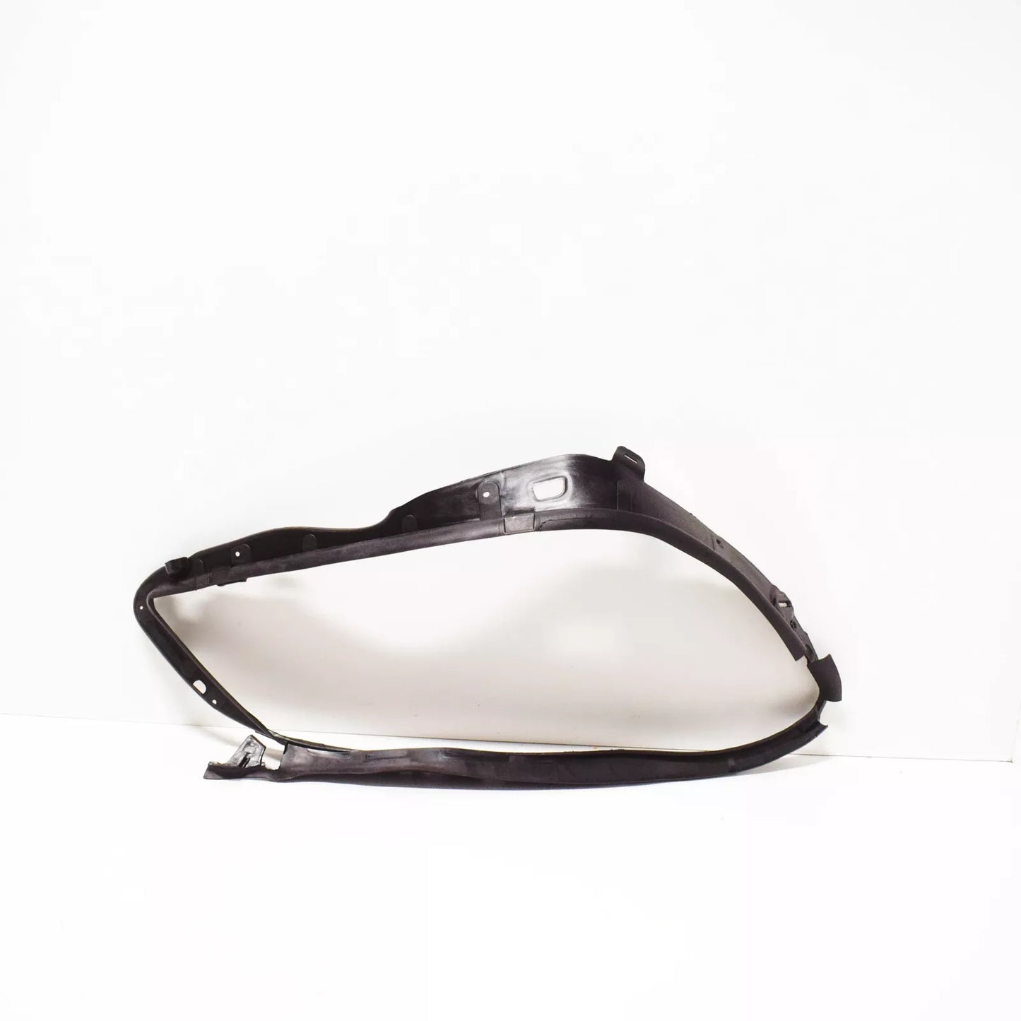 NEW MERCEDES BENZ C W204 FRONT RIGHT HEADLIGHT SEAL TRIM A2048260158