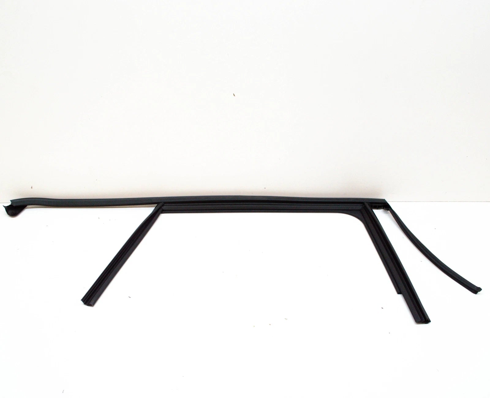 NEW MERCEDES-BENZ A W176 REAR RIGHT DOOR WINDOW GUIDE RAIL A1767351200