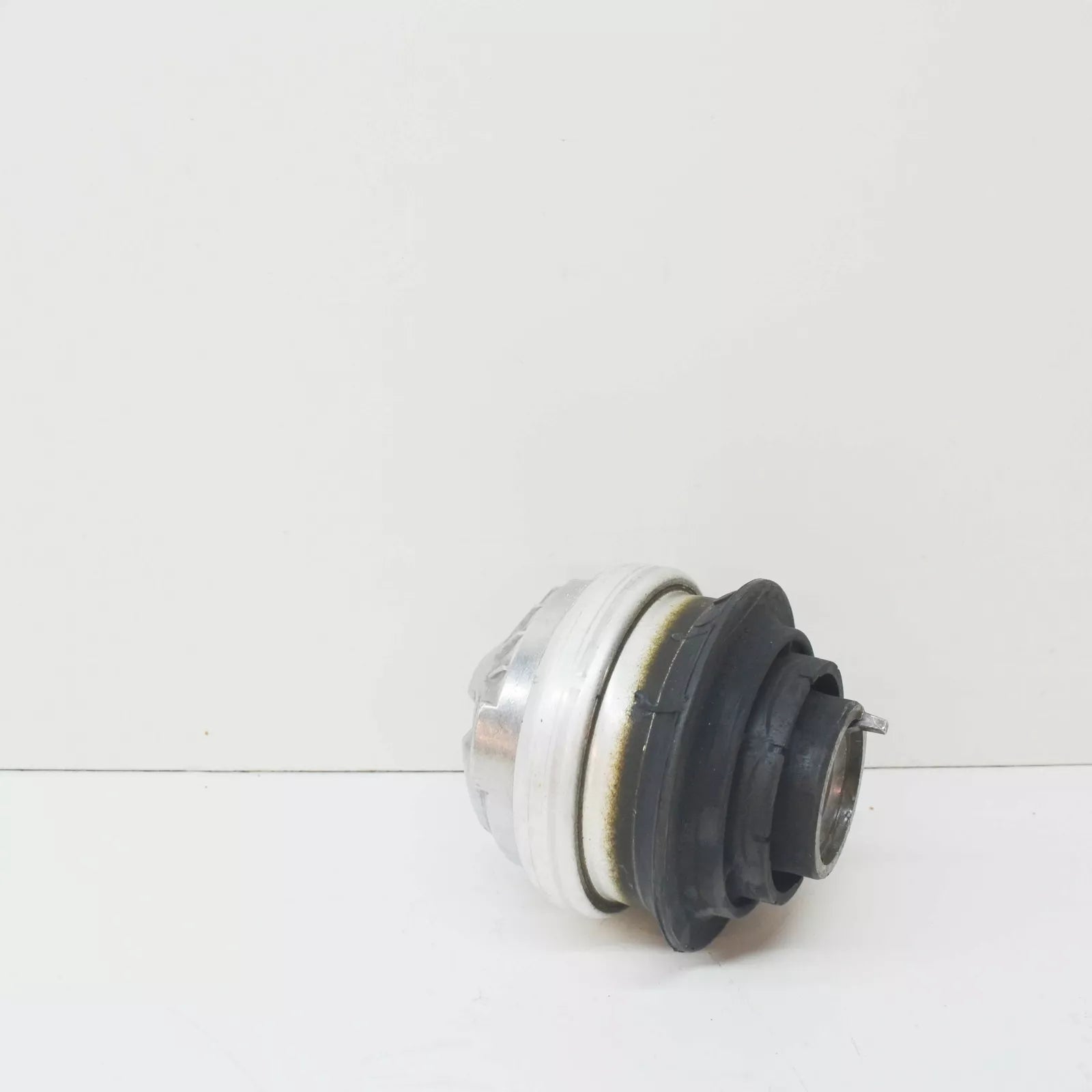 NEW MERCEDES-BENZ E W211 FRONT LEFT ENGINE MOUNT A2112400317