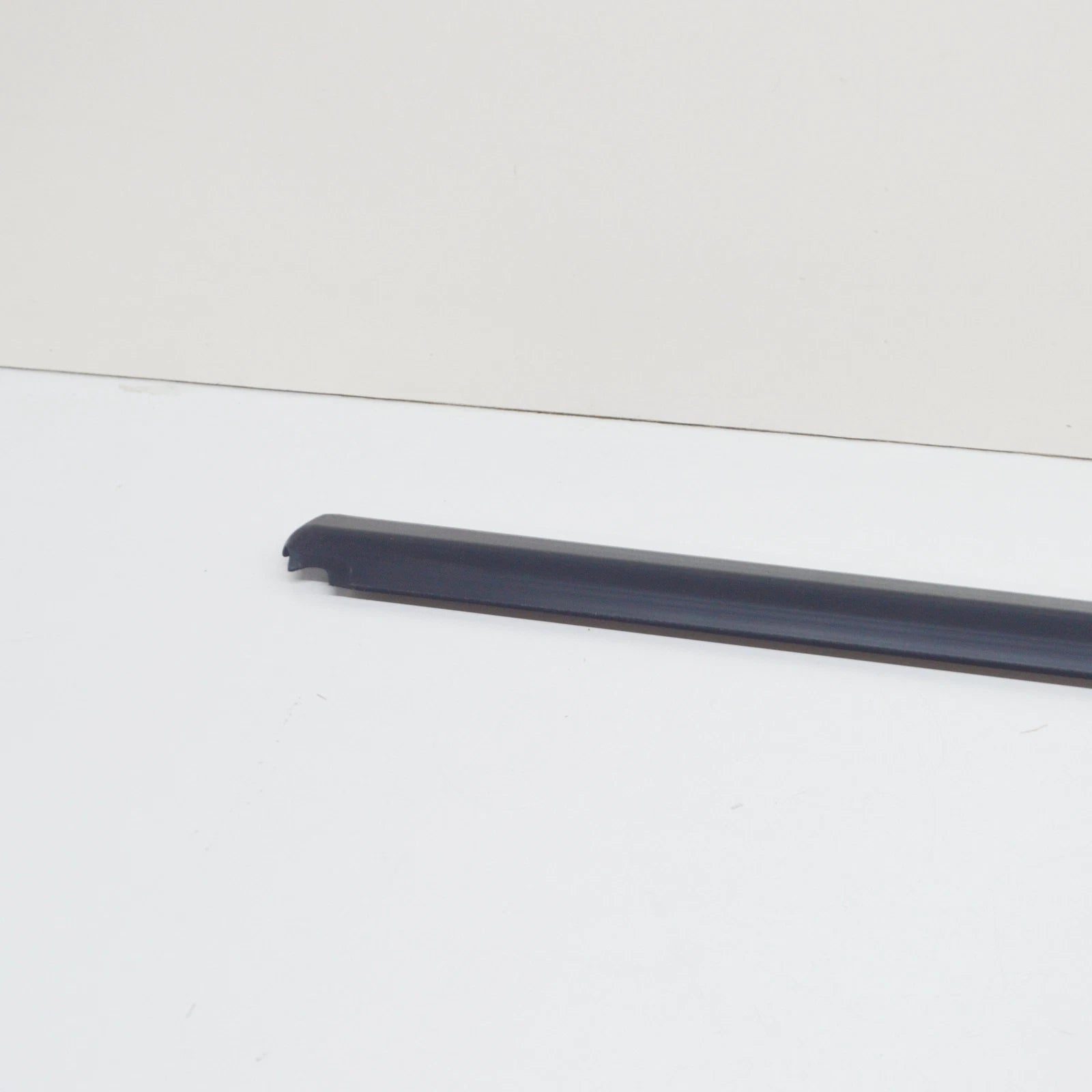 NEW MB VITO W639 FRONT LEFT DOOR WINDOW OUTSIDE SEALING RAIL A6397200424