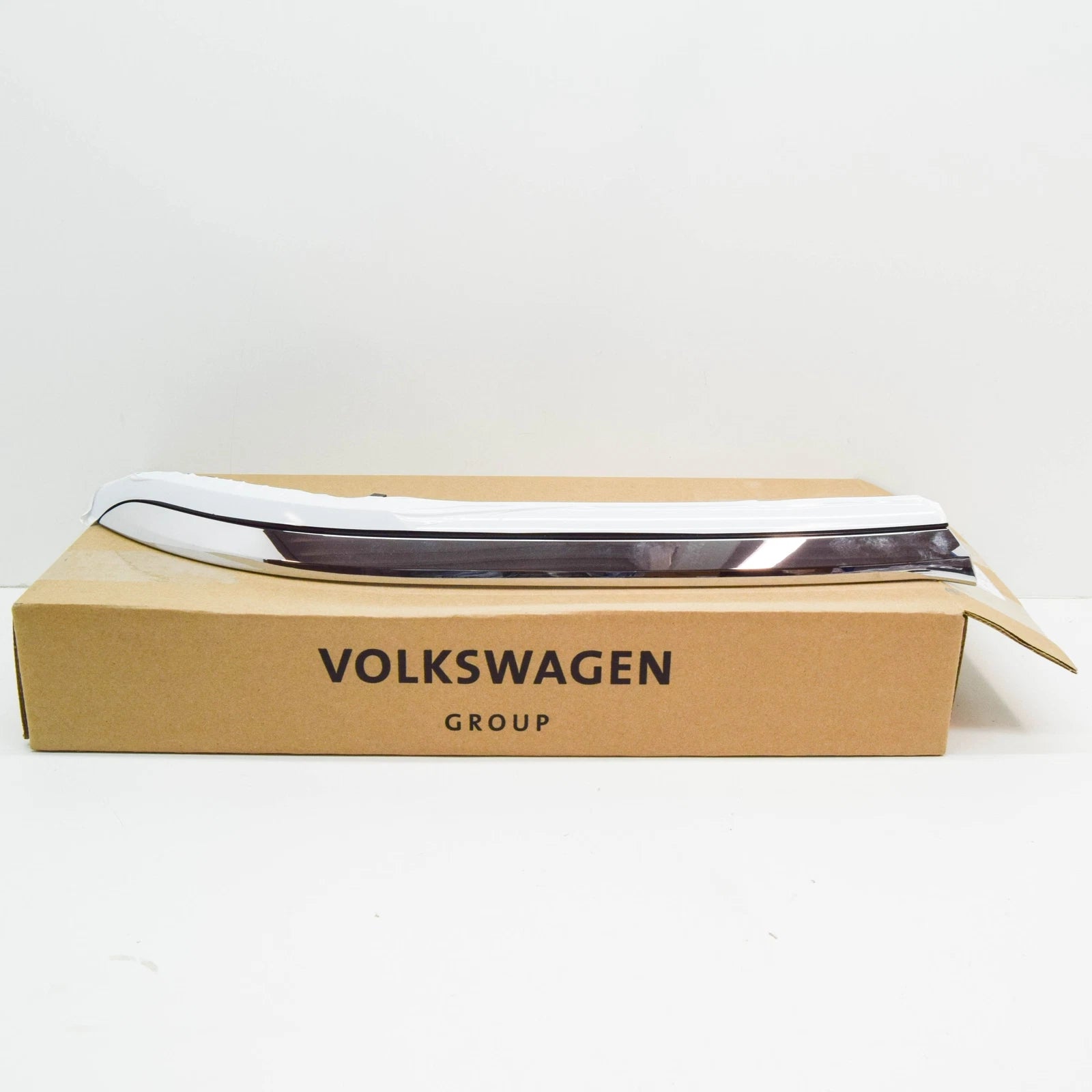 NEW VOLKSWAGEN ATLAS CA1 TERAMONT FRONT RIGHT HEADLIGHT TRIM 3CN941120B ORIGINAL