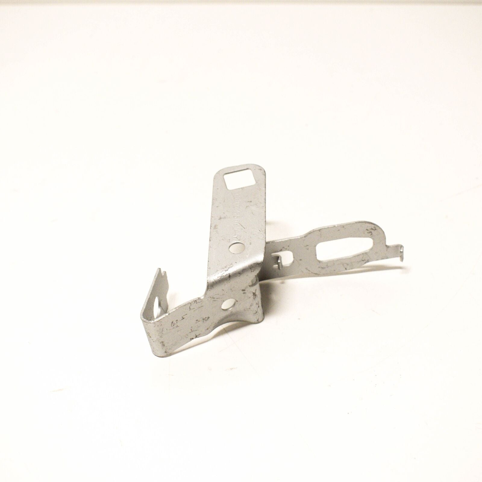 NEW MERCEDES-BENZ C W205 FRONT LEFT SPLASH SHIELD BRACKET A2055240040 ORIGINAL