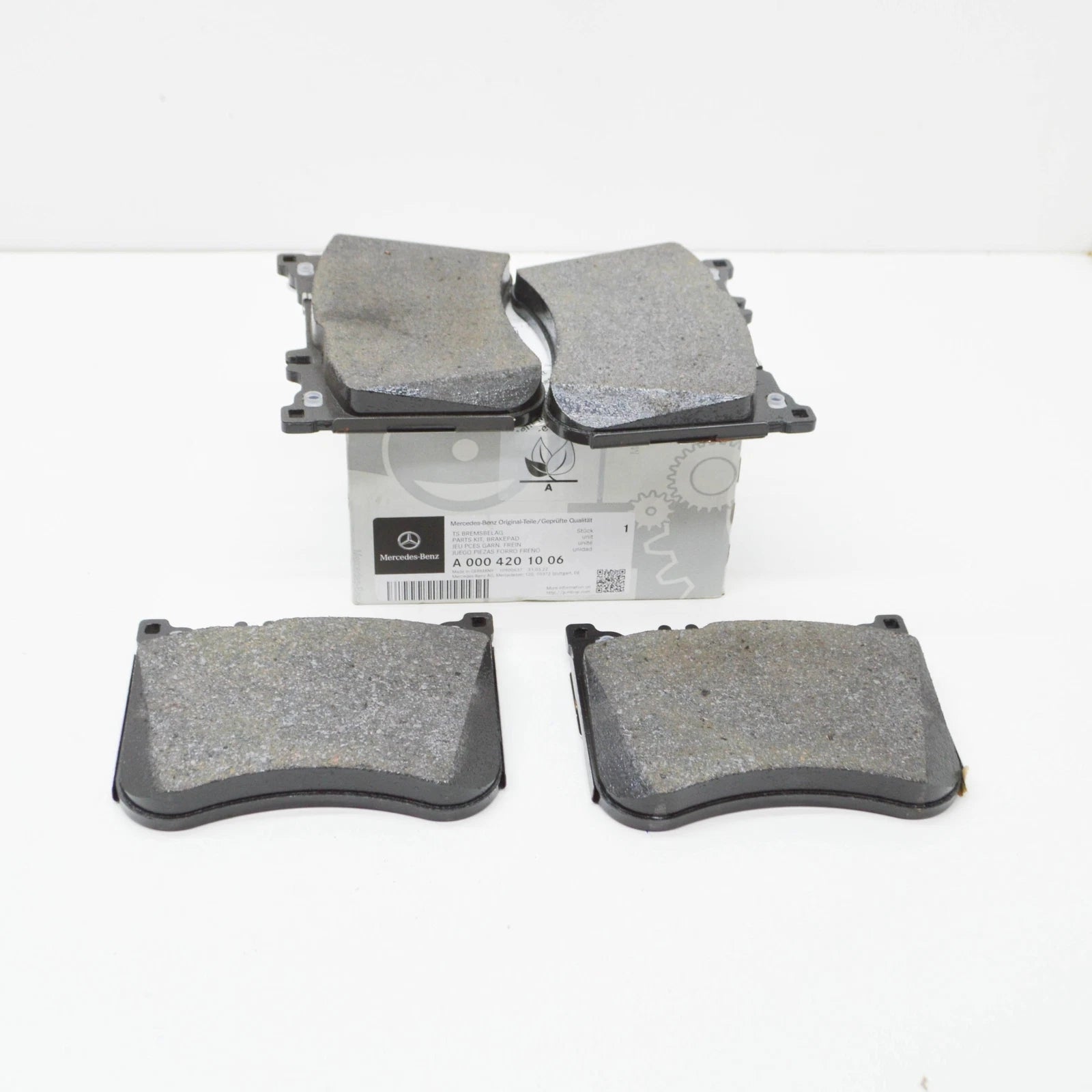 NEW MERCEDES-BENZ S W222 FRONT WHEEL BRAKE PAD SET A0004201006 ORIGINAL