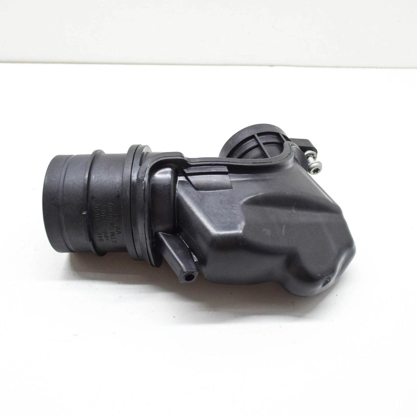 NEW AUDI A3 SPORTBACK 8YA INTAKE PIPE 04E129656AS ORIGINAL