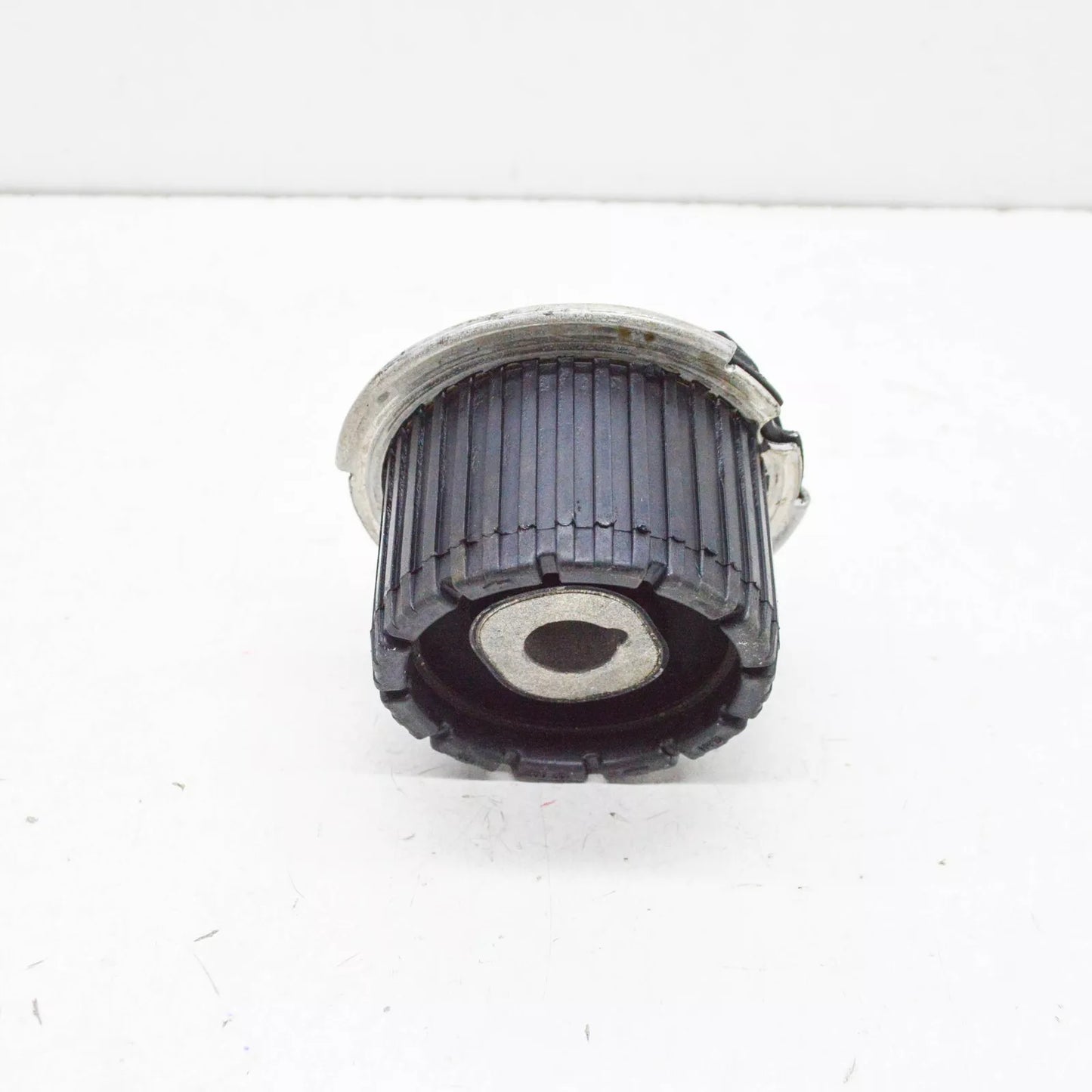 NEW MERCEDES-BENZ S W221 REAR AXLE BUSHING A2213511742