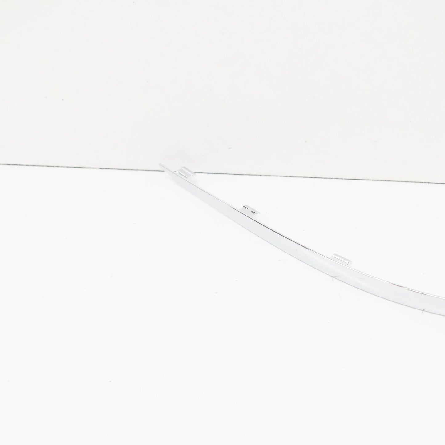 NEW MB E S211 FRONT BUMPER LEFT LOWER MOULDING A2118852321