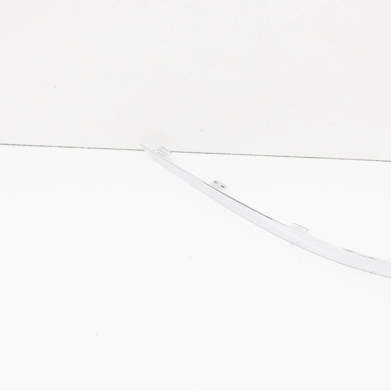 NEW MB E S211 FRONT BUMPER LEFT LOWER MOULDING A2118852321