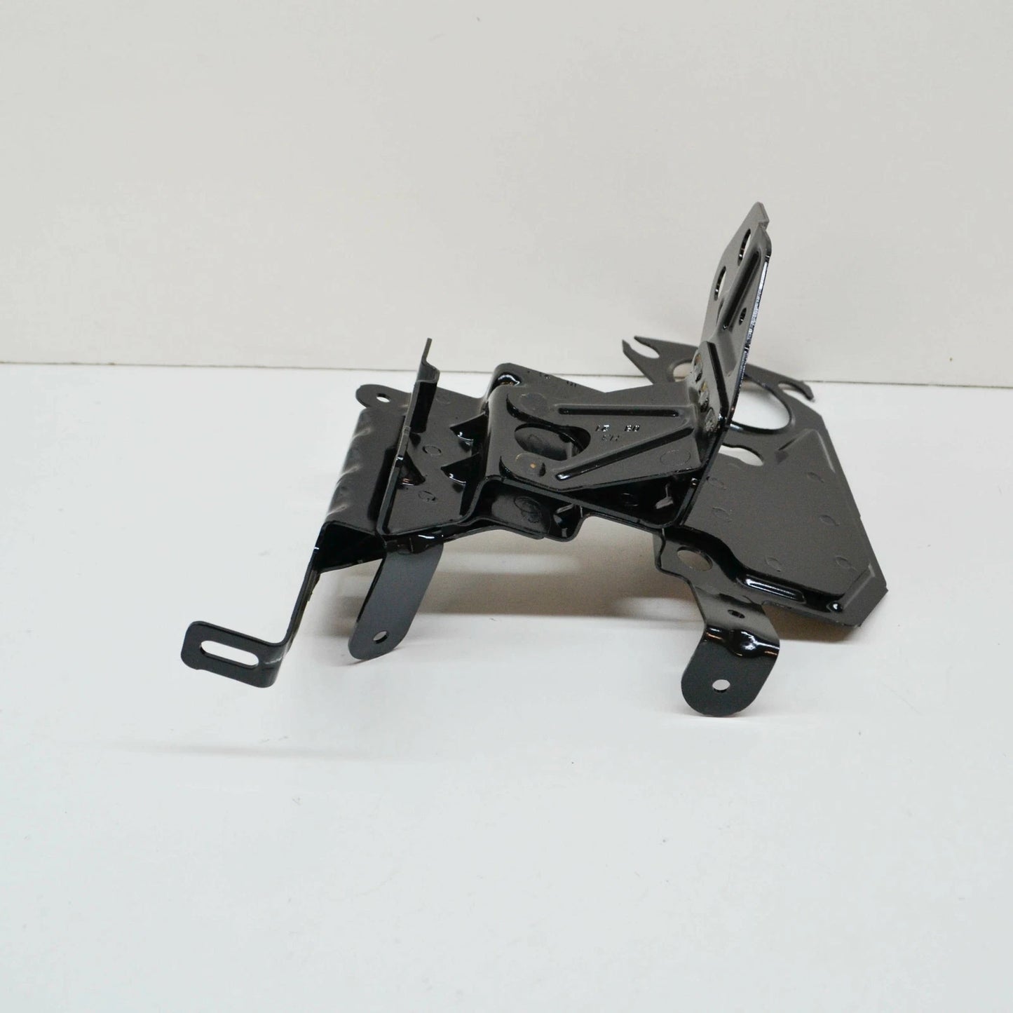 NEW AUDI Q5 80A ENGINE WATER PUMP BRACKET RIGHT 80A819263D