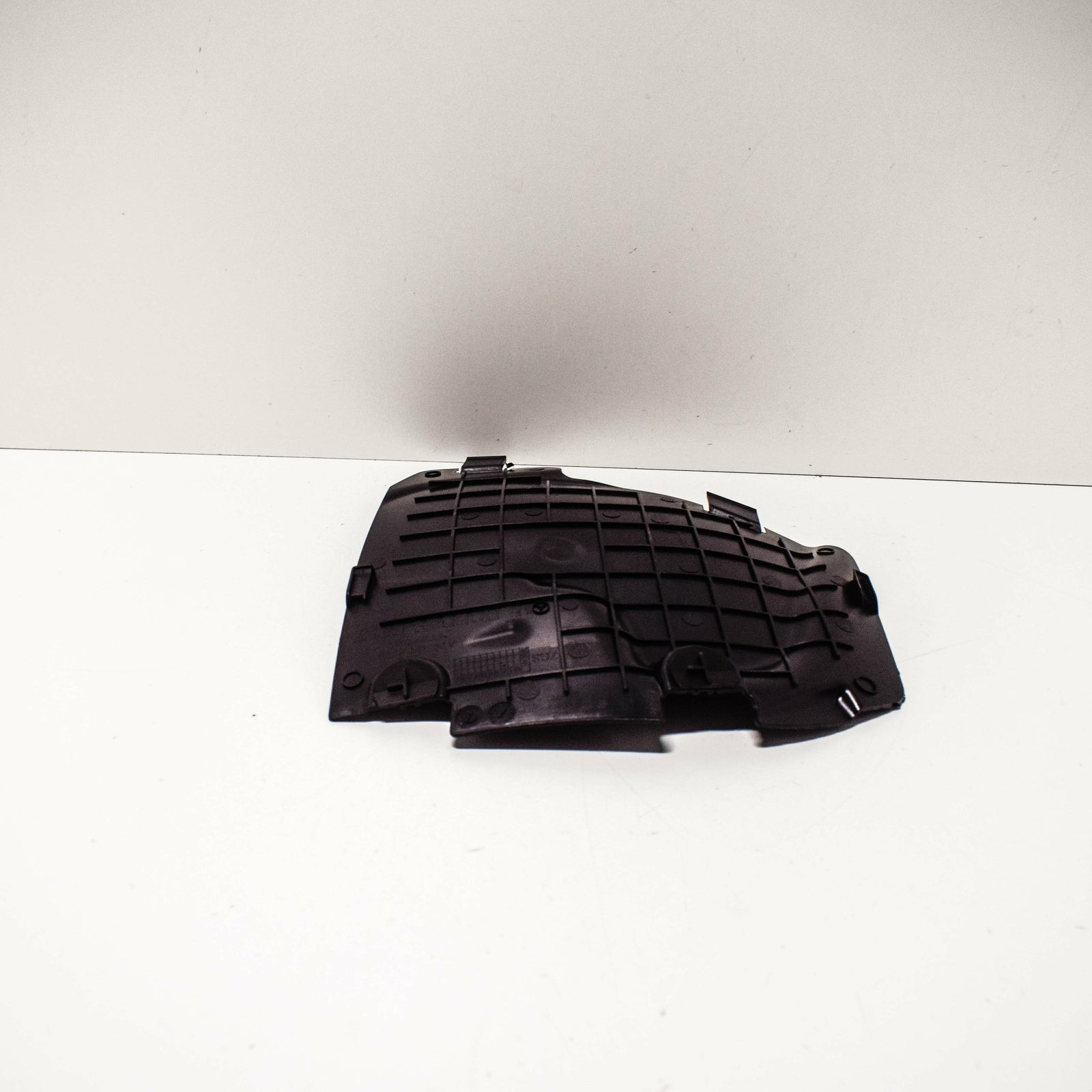 NEW MB C W205 FRONT LEFT MUD SPLASH GUARD FRONT PART A2056900100 ORIGINAL