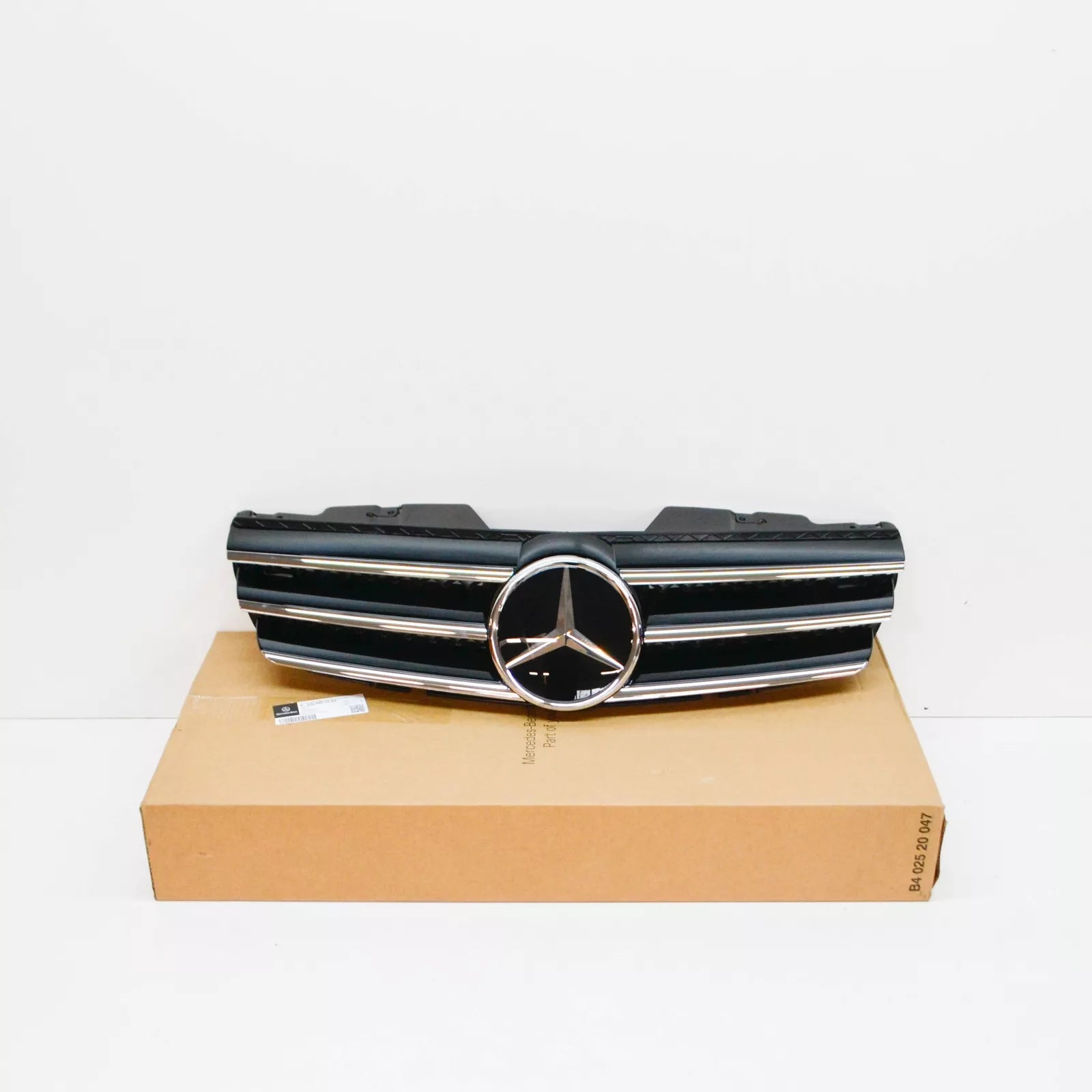 NEW MERCEDES-BENZ SL R230 RADIATOR GRILLE A2308801583 ORIGINAL