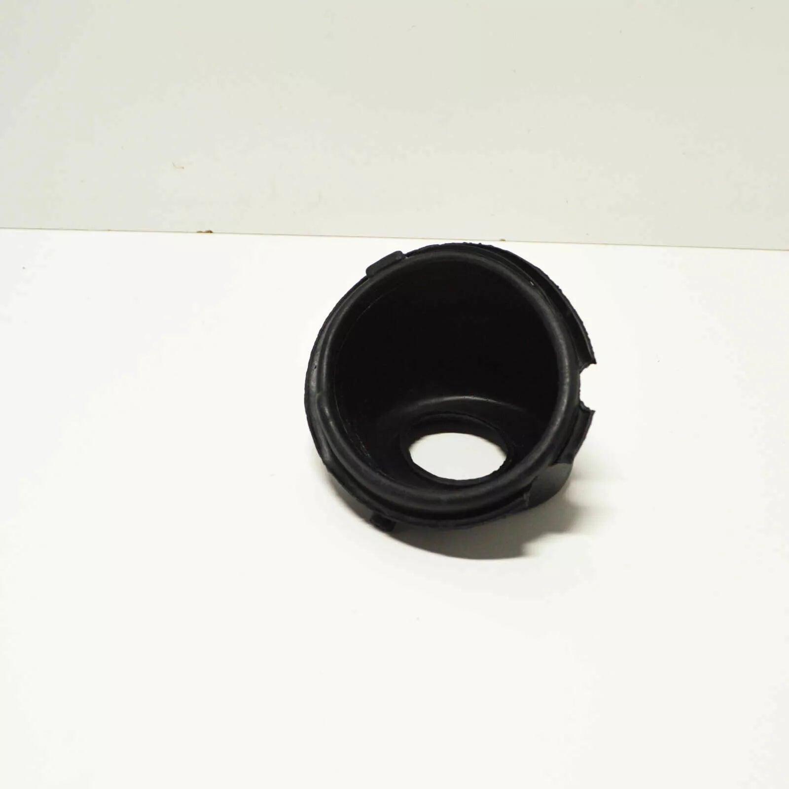 NEW BMW 3 E30 FUEL FILLER RUBBER COVER 51711884358 1884358