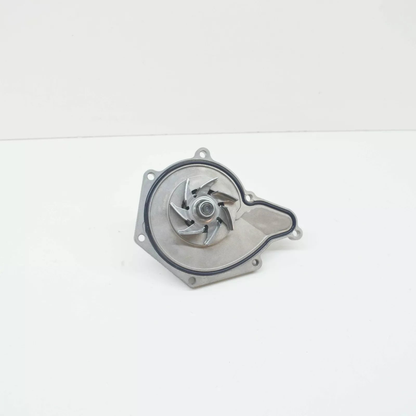 NEW AUDI A6 C6 ENGINE WATER PUMP 06E121018D