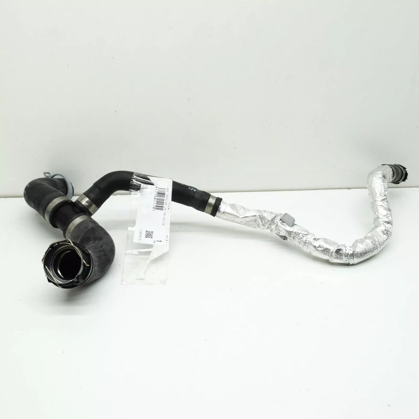 NEW MERCEDES-BENZ A W177 RIGHT SIDE WATER RADIATOR HOSE A1775011701 ORIGINAL