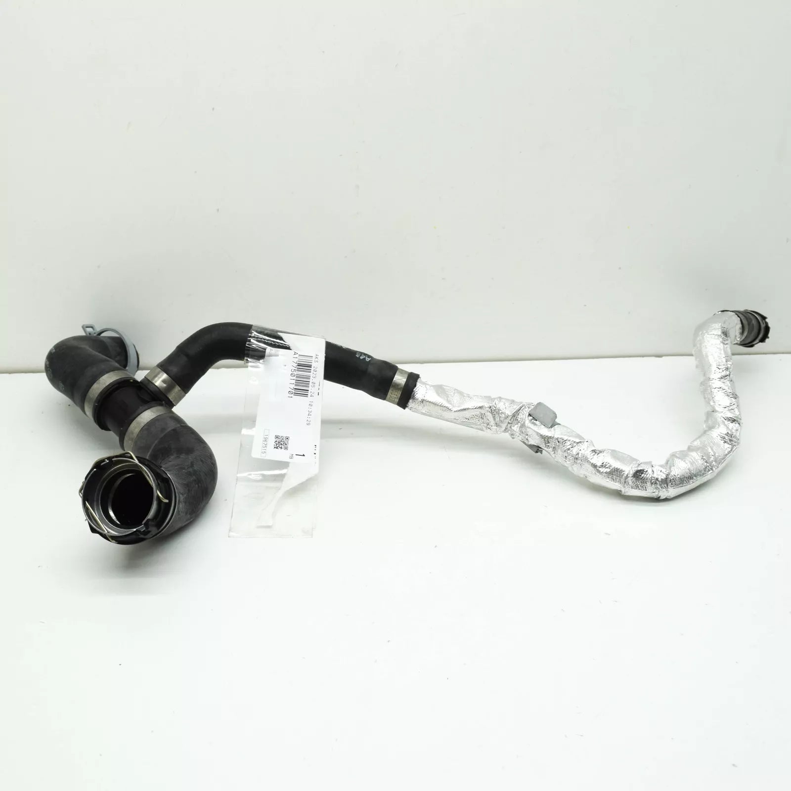 NEW MERCEDES-BENZ A W177 RIGHT SIDE WATER RADIATOR HOSE A1775011701 ORIGINAL