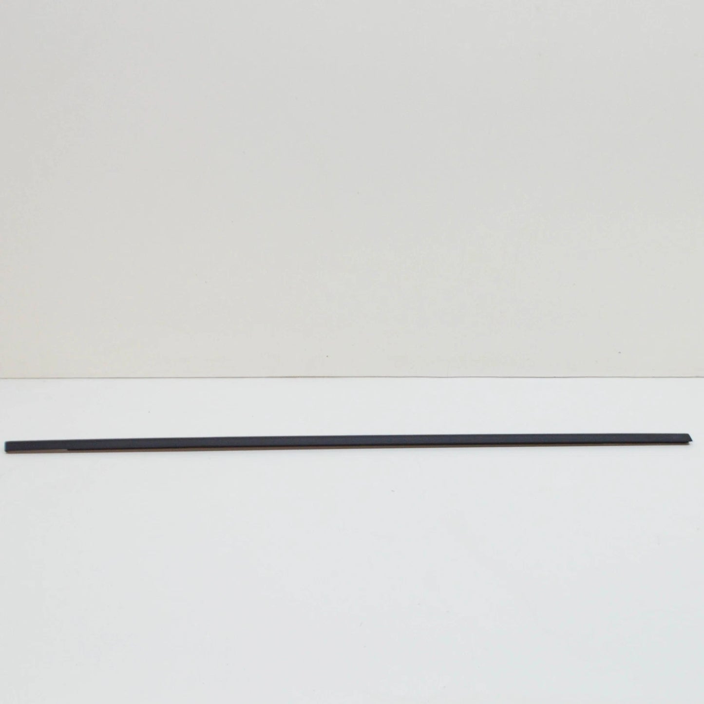 NEW VW TOURAN 1T FRONT RIGHT OUTER WINDOW APERTURE SEAL 1T0837478E5AP ORIGINAL