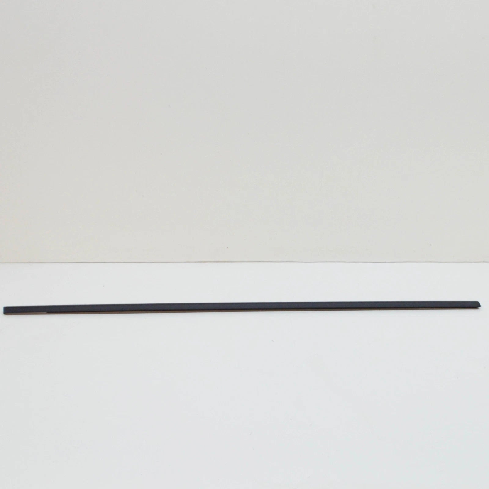 NEW VW TOURAN 1T FRONT RIGHT OUTER WINDOW APERTURE SEAL 1T0837478E5AP ORIGINAL