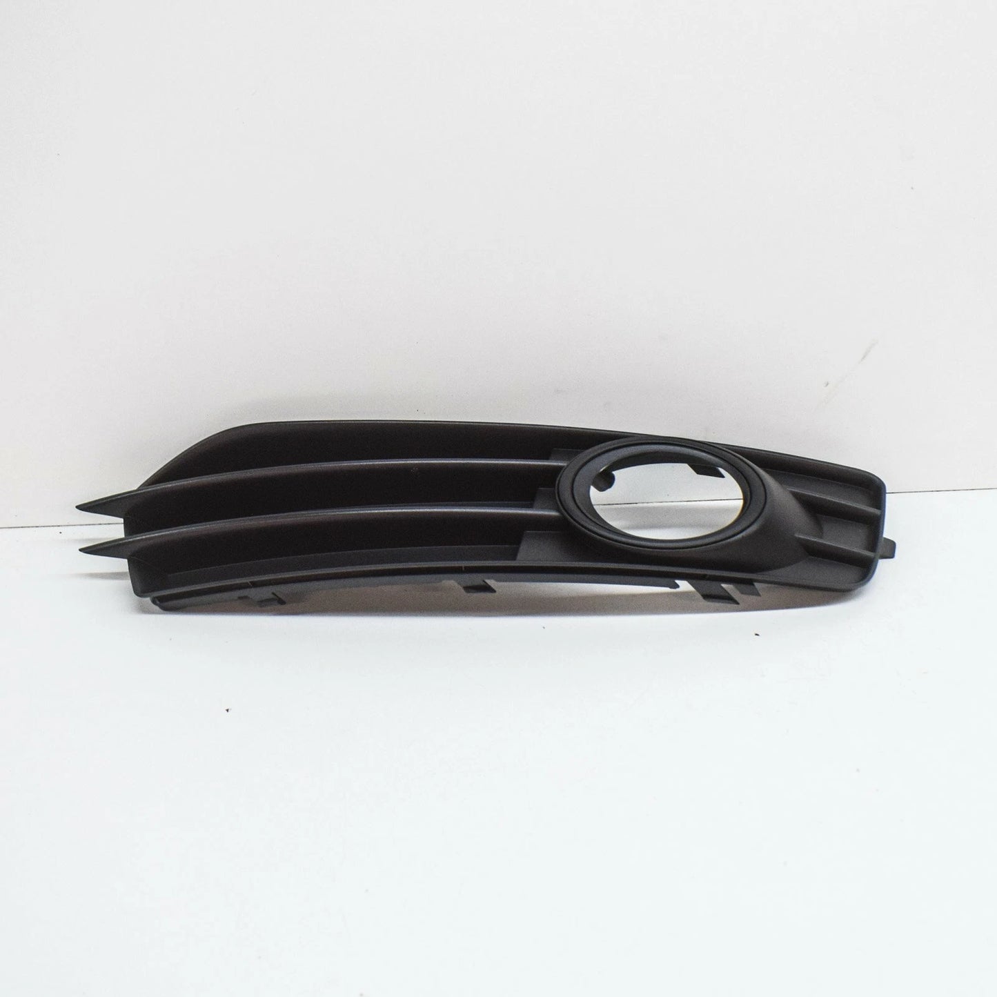 NEW AUDI A3 S3 8P FRONT RIGHT FOG LIGHT GRILLE 8P0807682FZDE