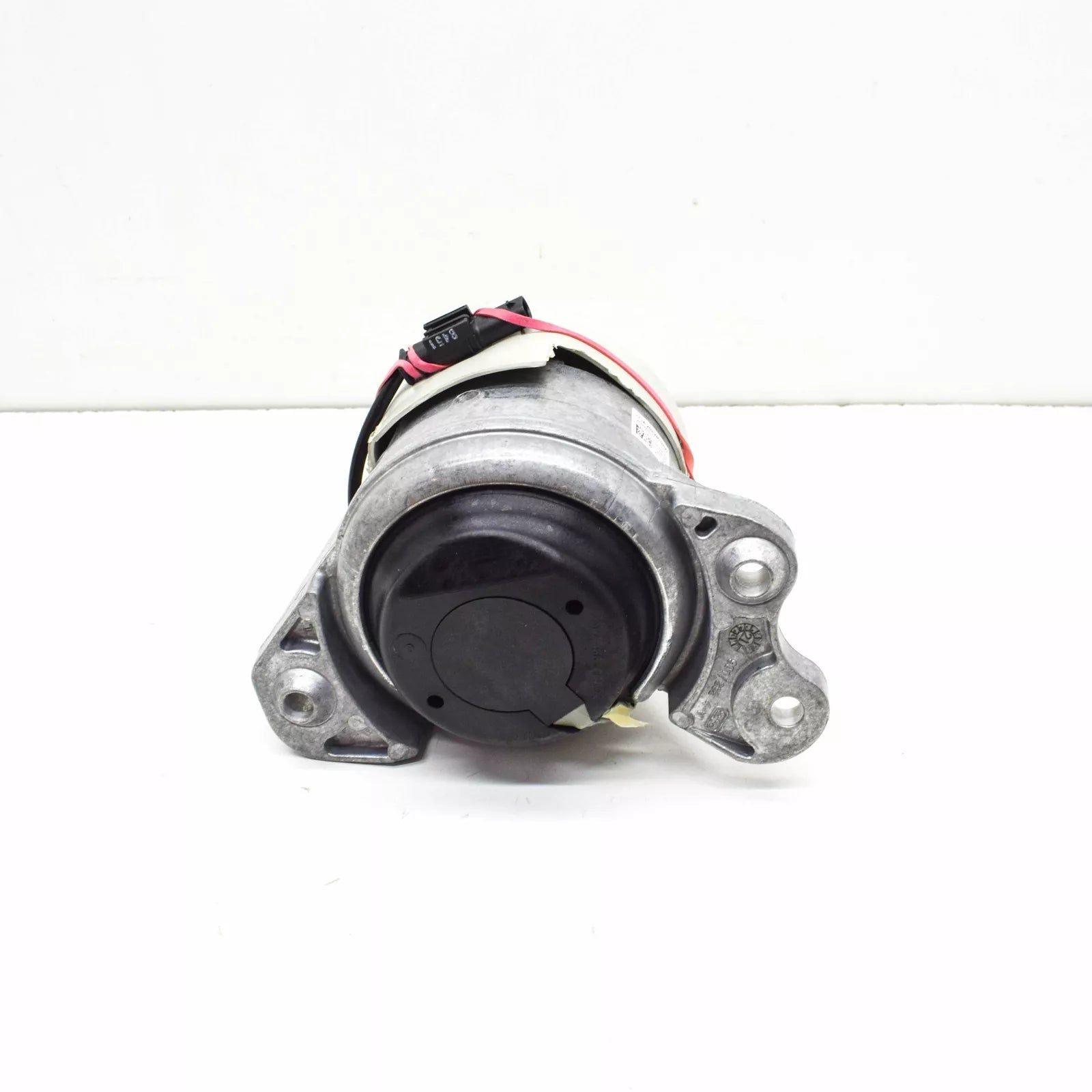 NEW MERCEDES-BENZ GLC C253 FRONT LEFT SIDE ENGINE MOUNT A2532400700 ORIGINAL