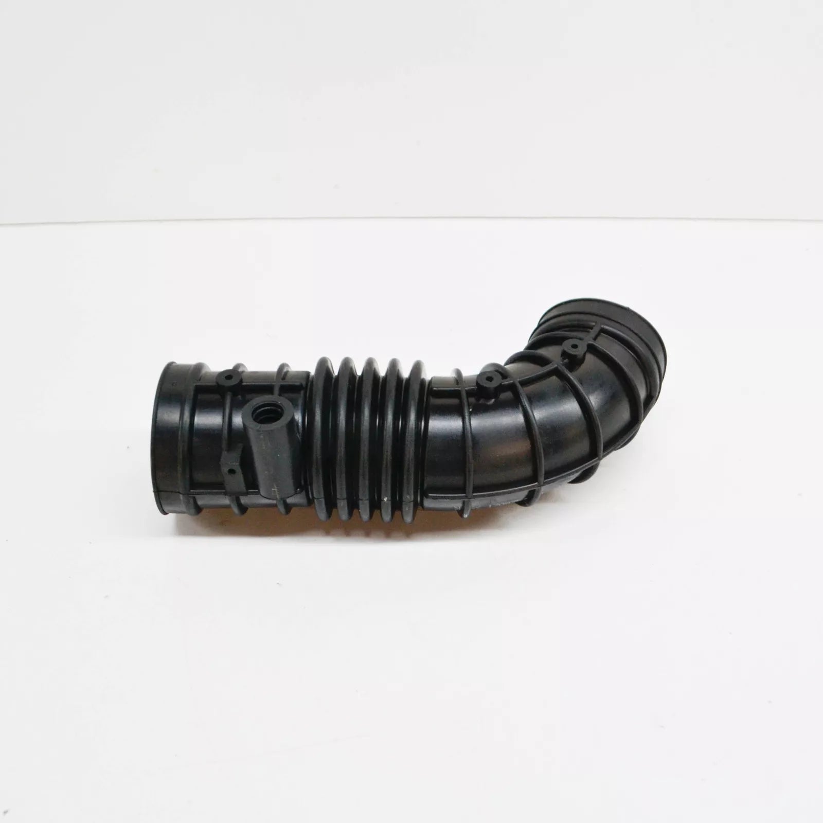 NEW BMW 3 E30 1.8I AIR INTAKE BOOT HOSE 13711709754 ORIGINAL