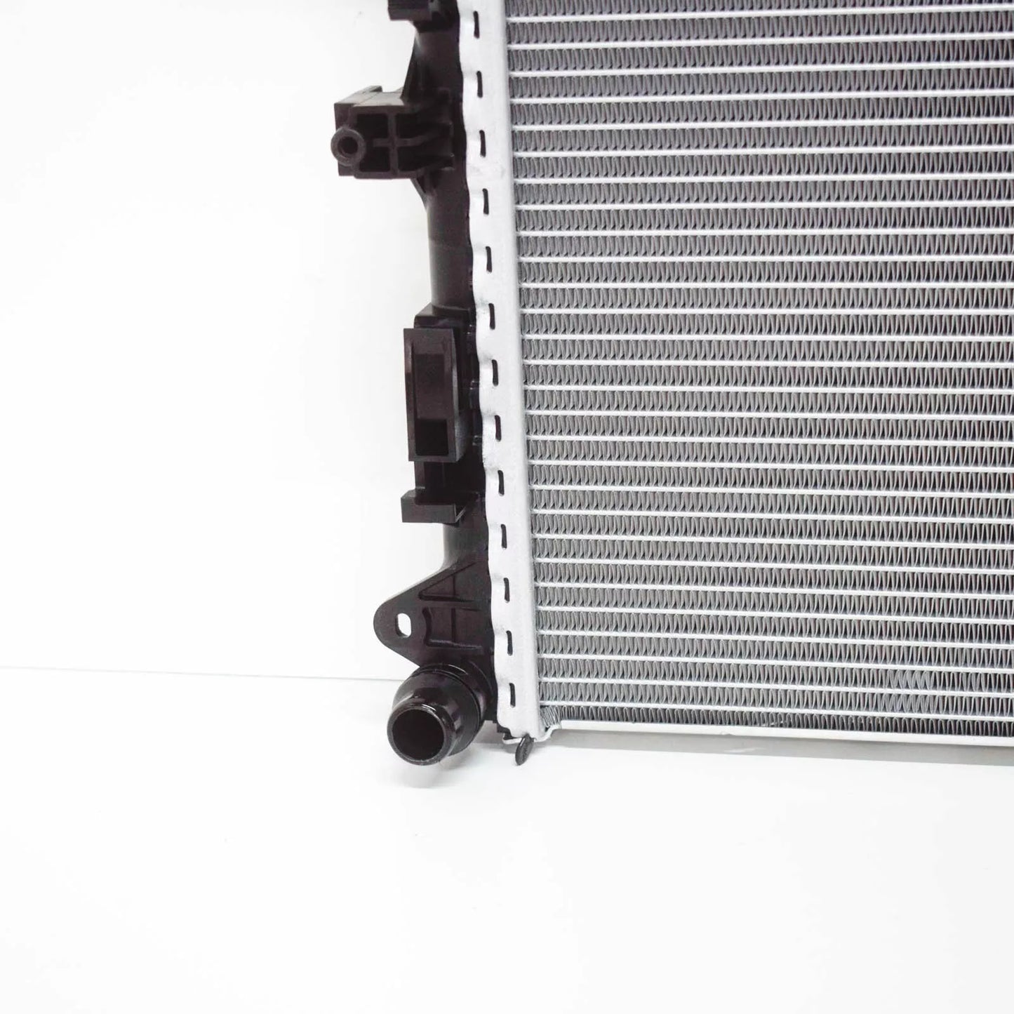 NEW MERCEDES-BENZ C-CLASS W205 ENGINE COOLANT RADIATOR A0995001703 ORIGINAL